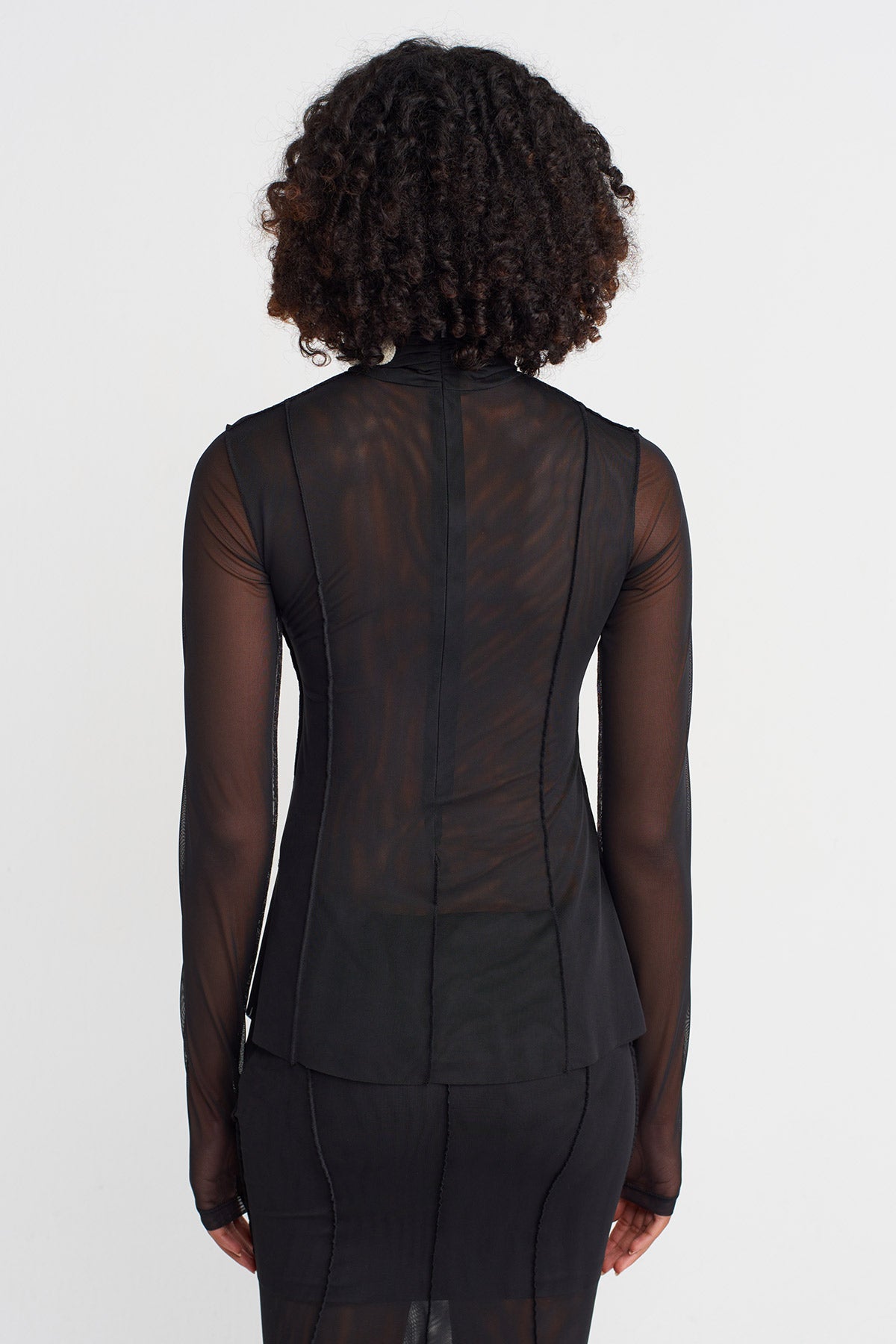 Siyah-Natur Yakası Nakışlı Tül Bluz-K251011022