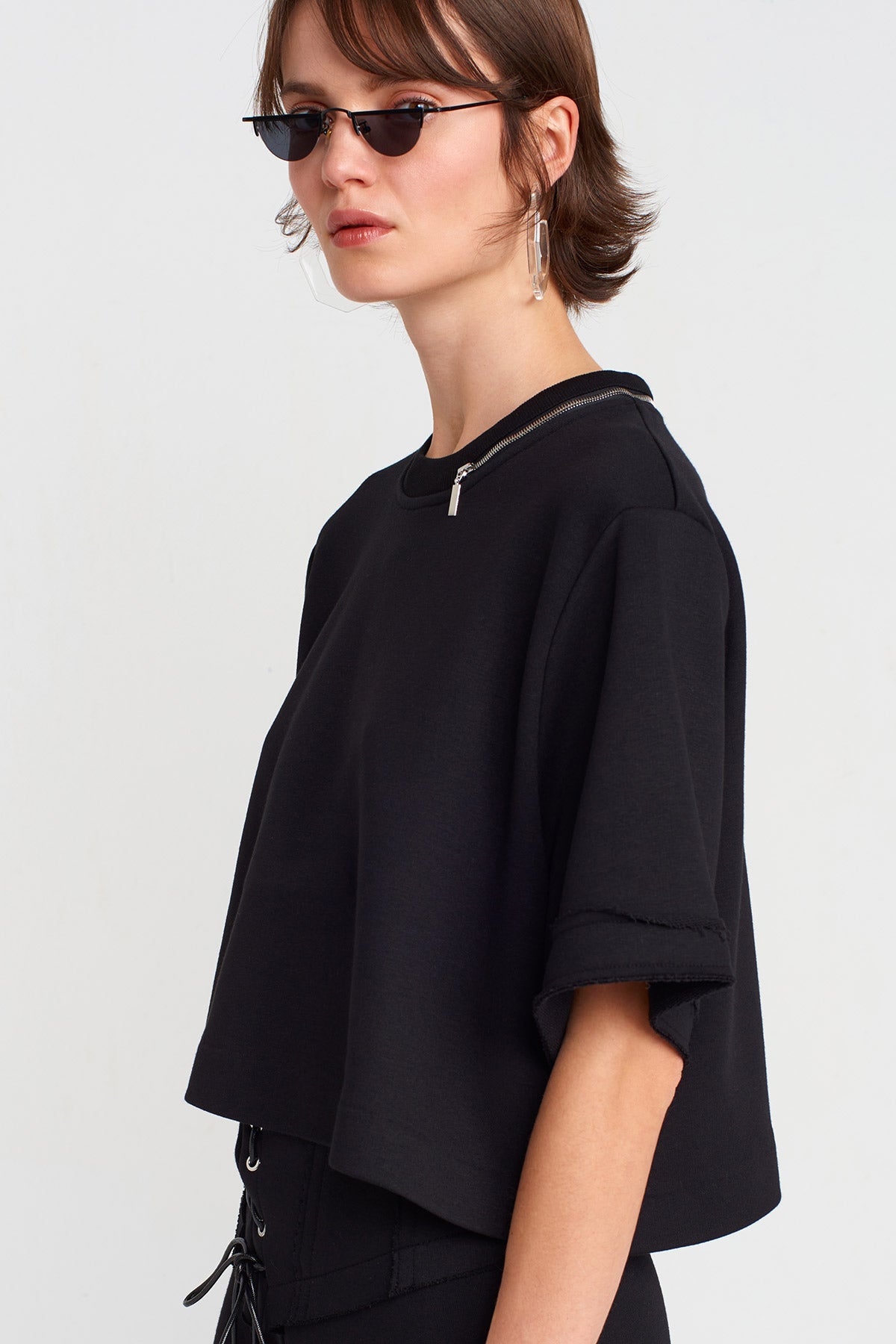 Siyah Yakası Fermuar Detaylı Korse T-Shirt-K251011040