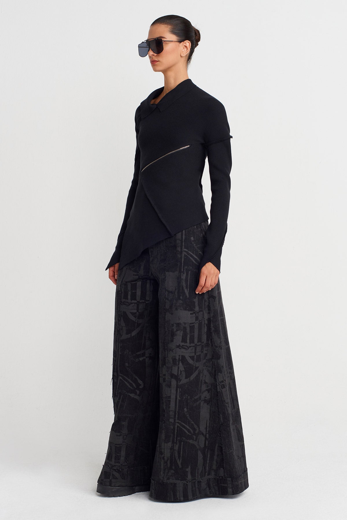 Black Asymmetrical Zippered Long Sleeve Top-K251011081