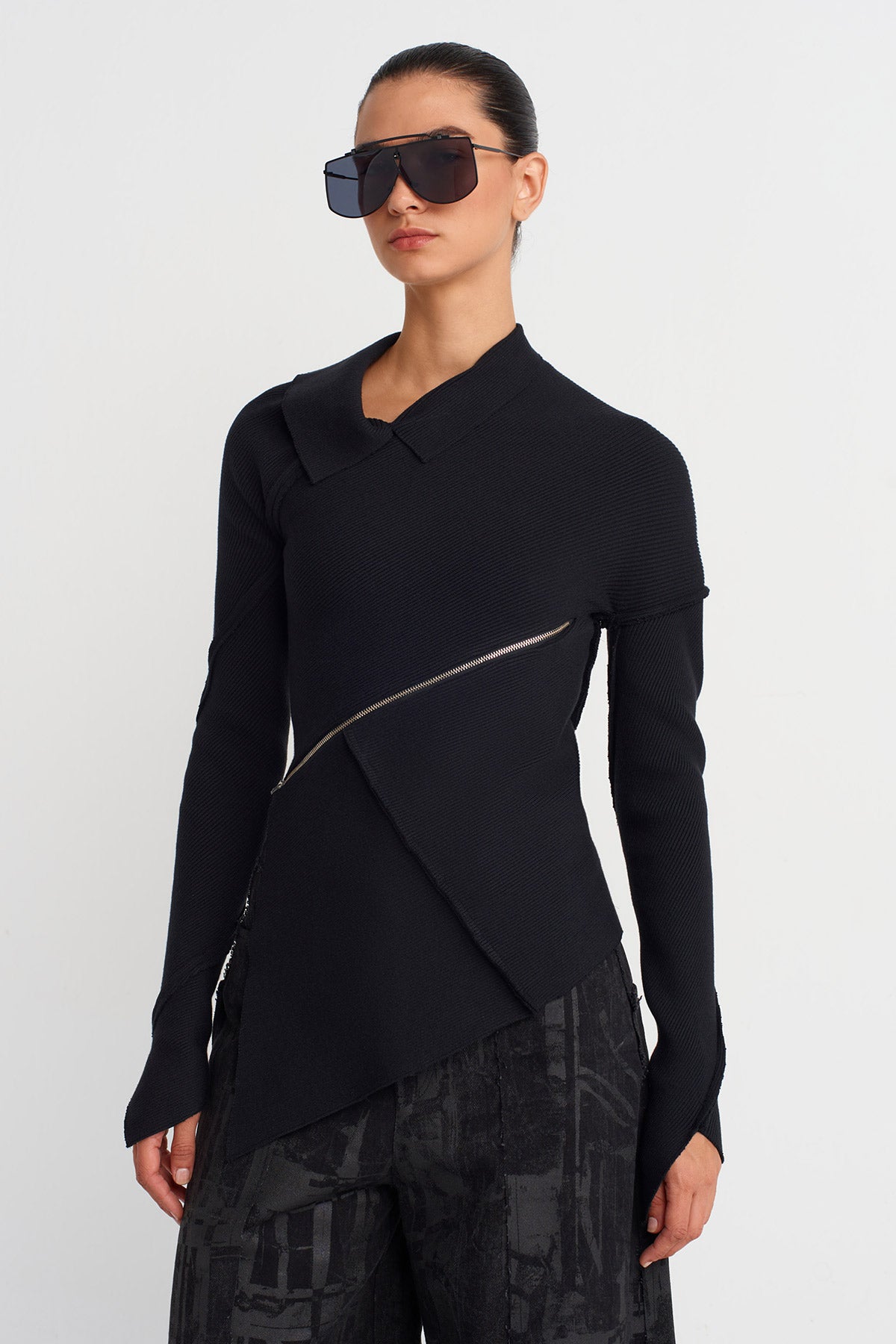 Black Asymmetrical Zippered Long Sleeve Top-K251011081
