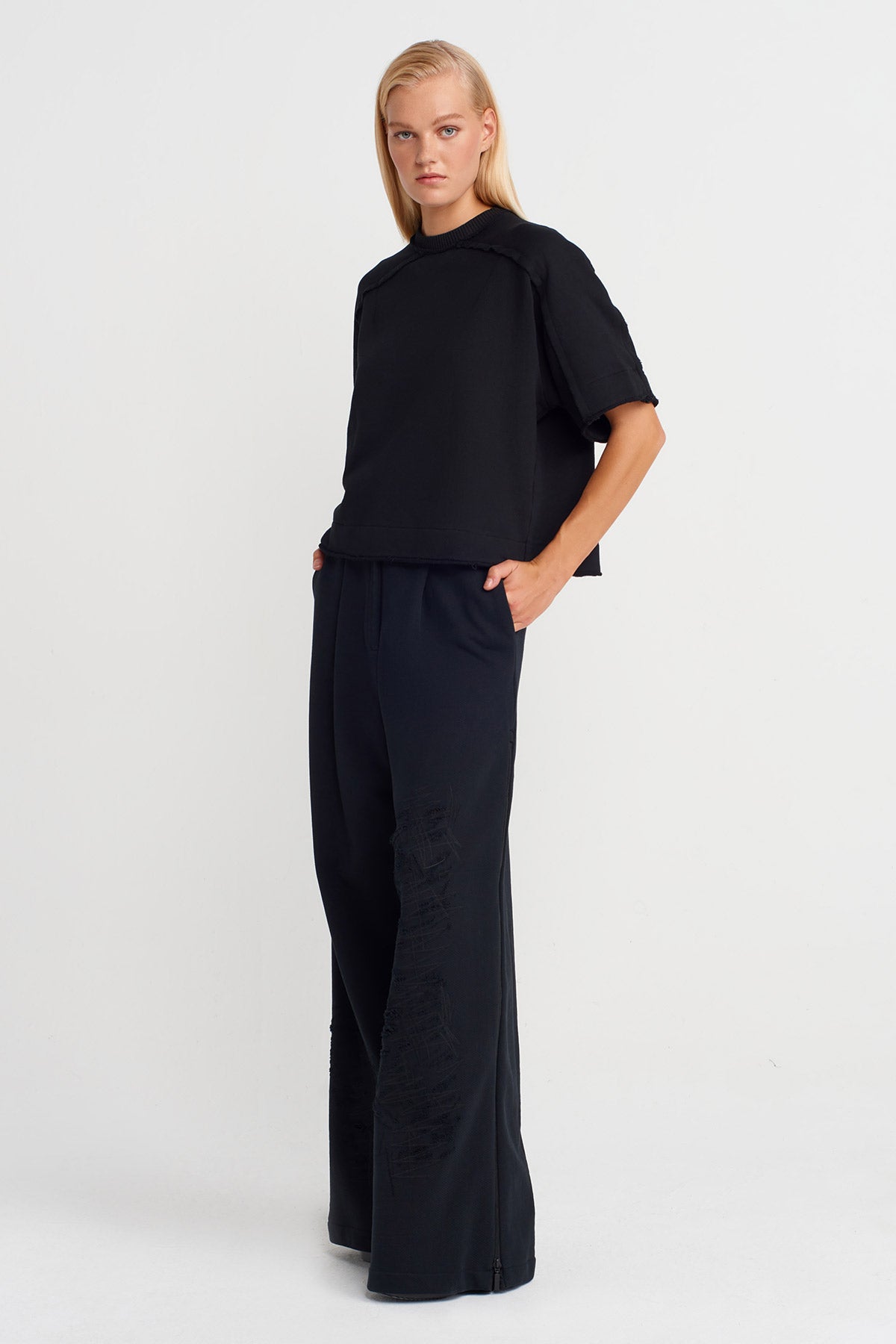 Black Cut Stitch Detailed T-shirt-K251011087