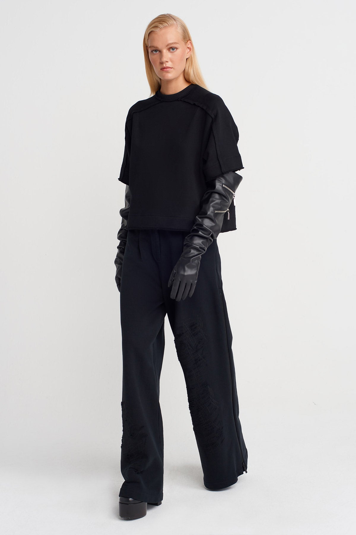 Black Cut Stitch Detailed T-shirt-K251011087