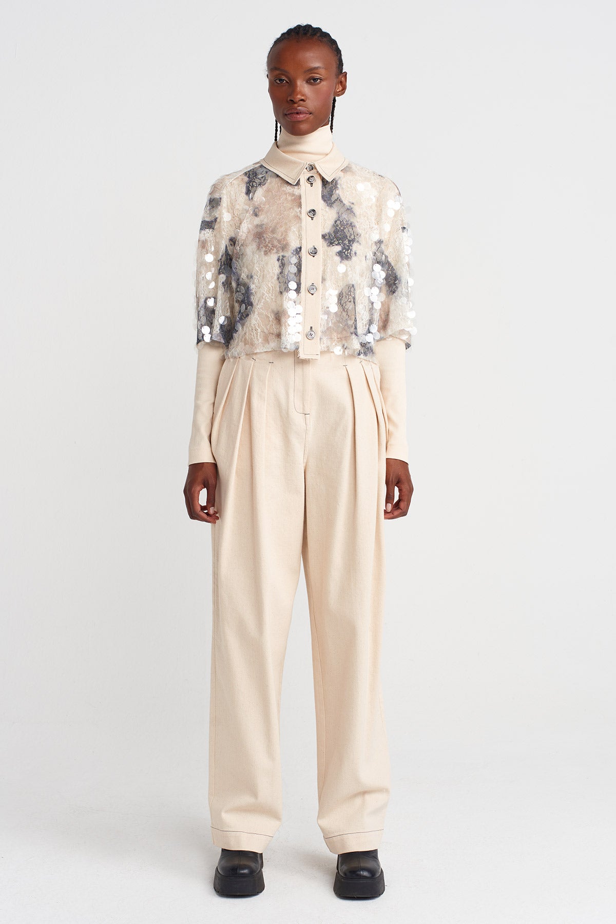 قميص قصير من قماش الغيبور المزين بالترتر - K251011101