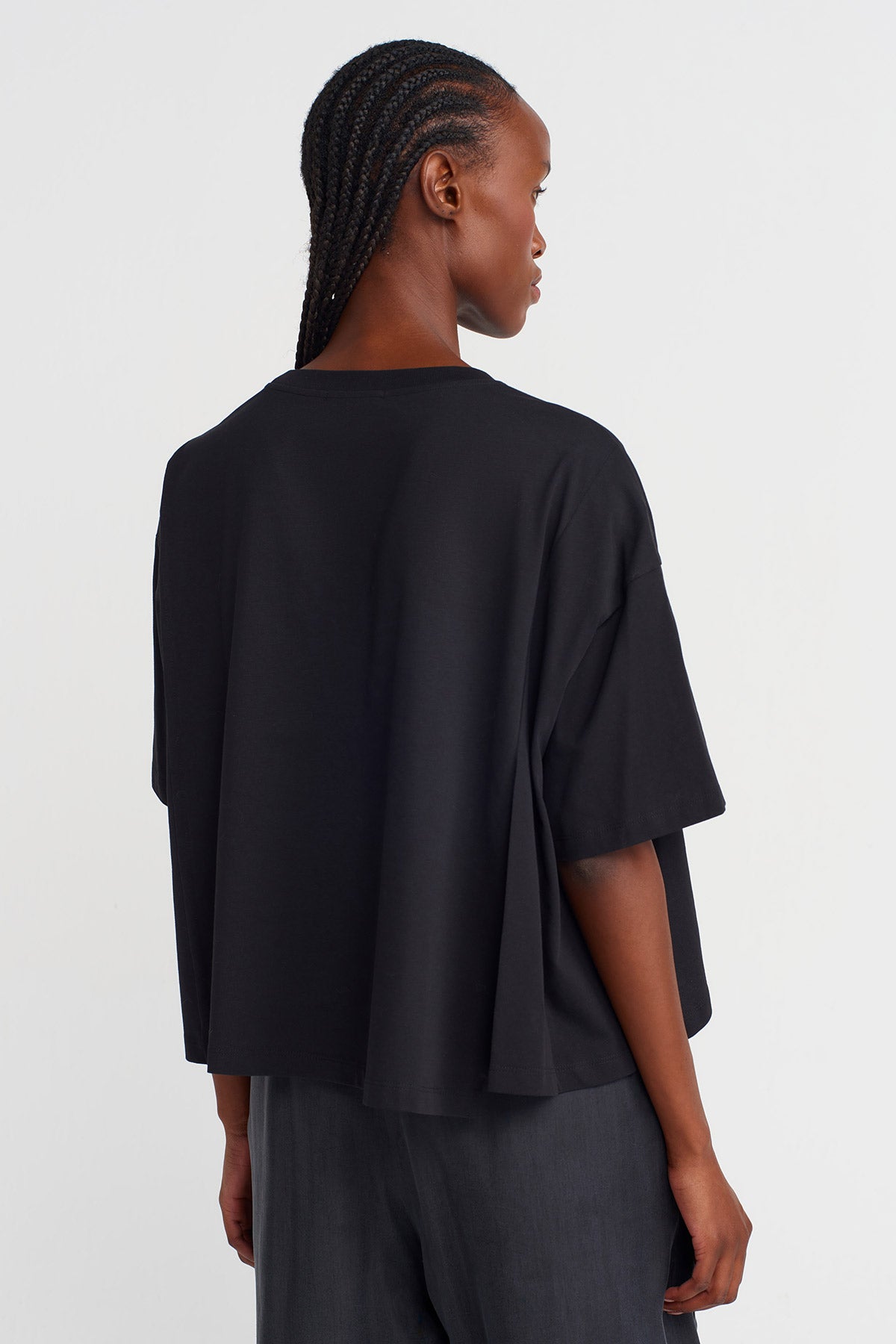 تي شيرت أساسي مطبوع باللون الأسود - K251011103