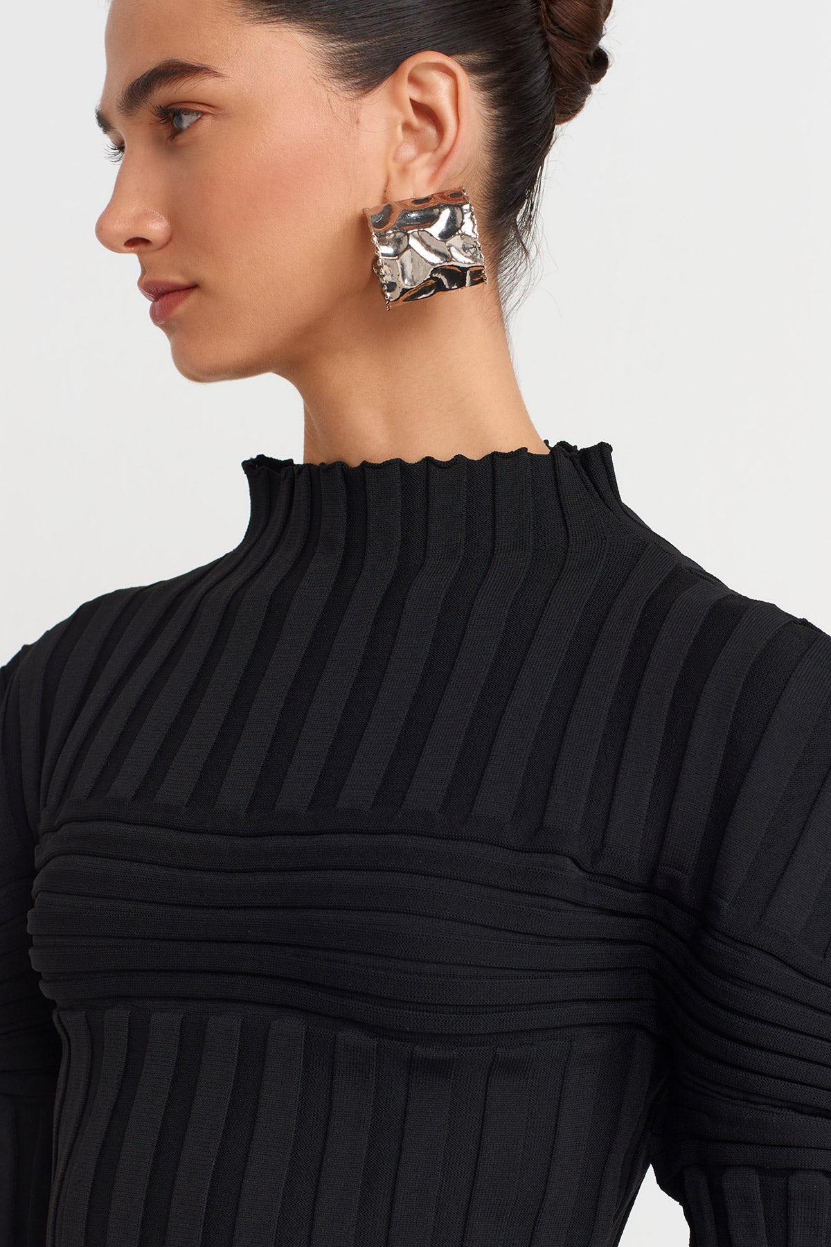 Siyah Omuz Detaylı Triko Bluz-K251011114