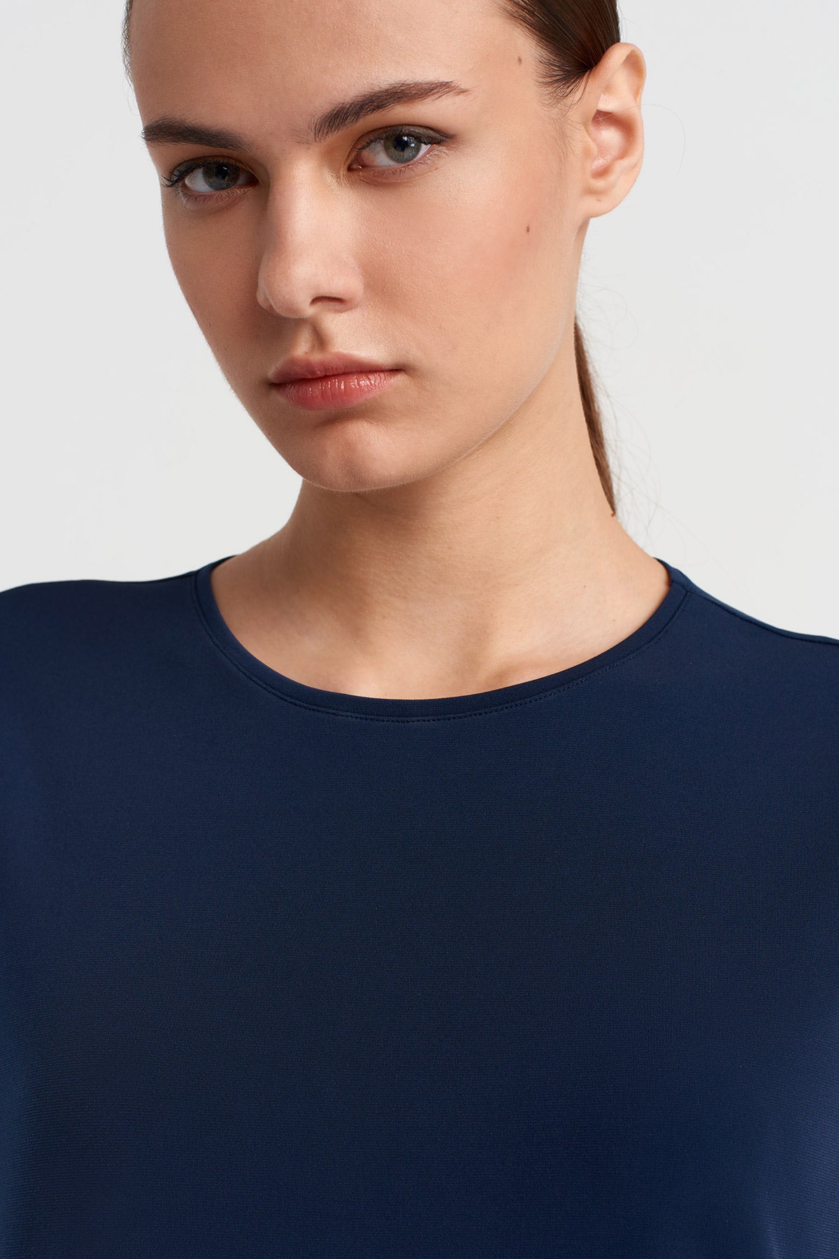 بلوزة جيرسيه سوداء وزرقاء بتفاصيل شق - K251011140