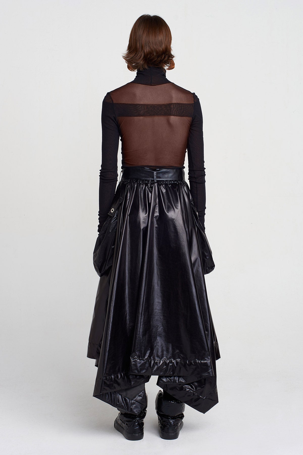 Siyah Kemerli ve Cepli Parlak Etek-K252012010