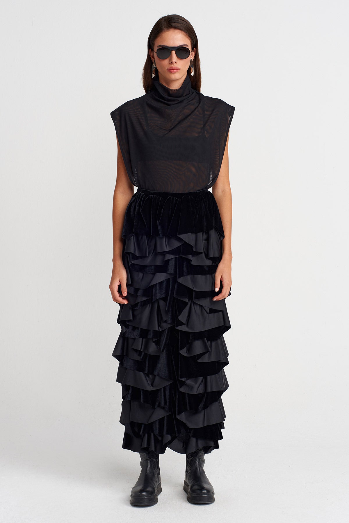 Black Ruffle Detailed Velvet Midi Skirt-K252012024