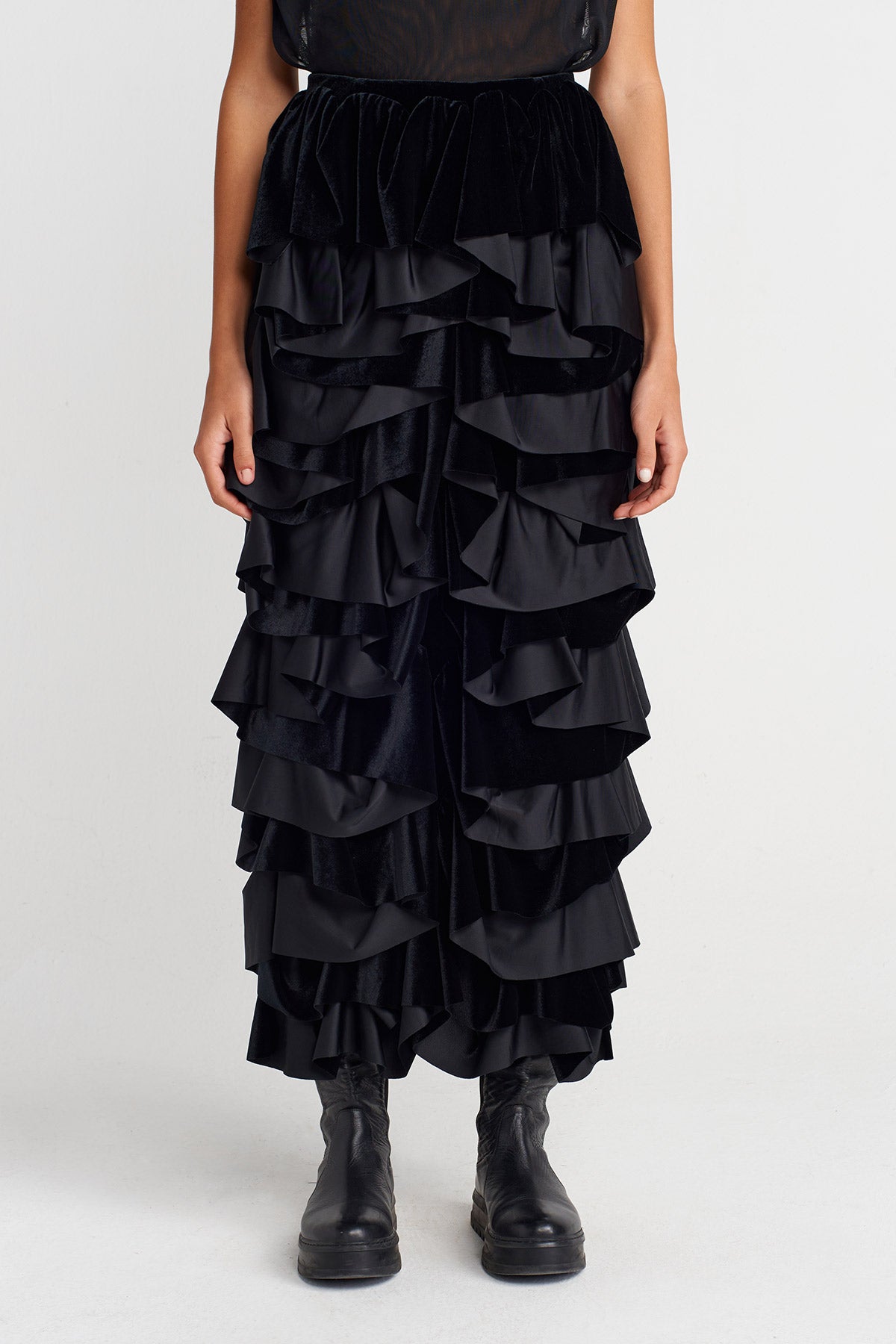 Black Ruffle Detailed Velvet Midi Skirt-K252012024