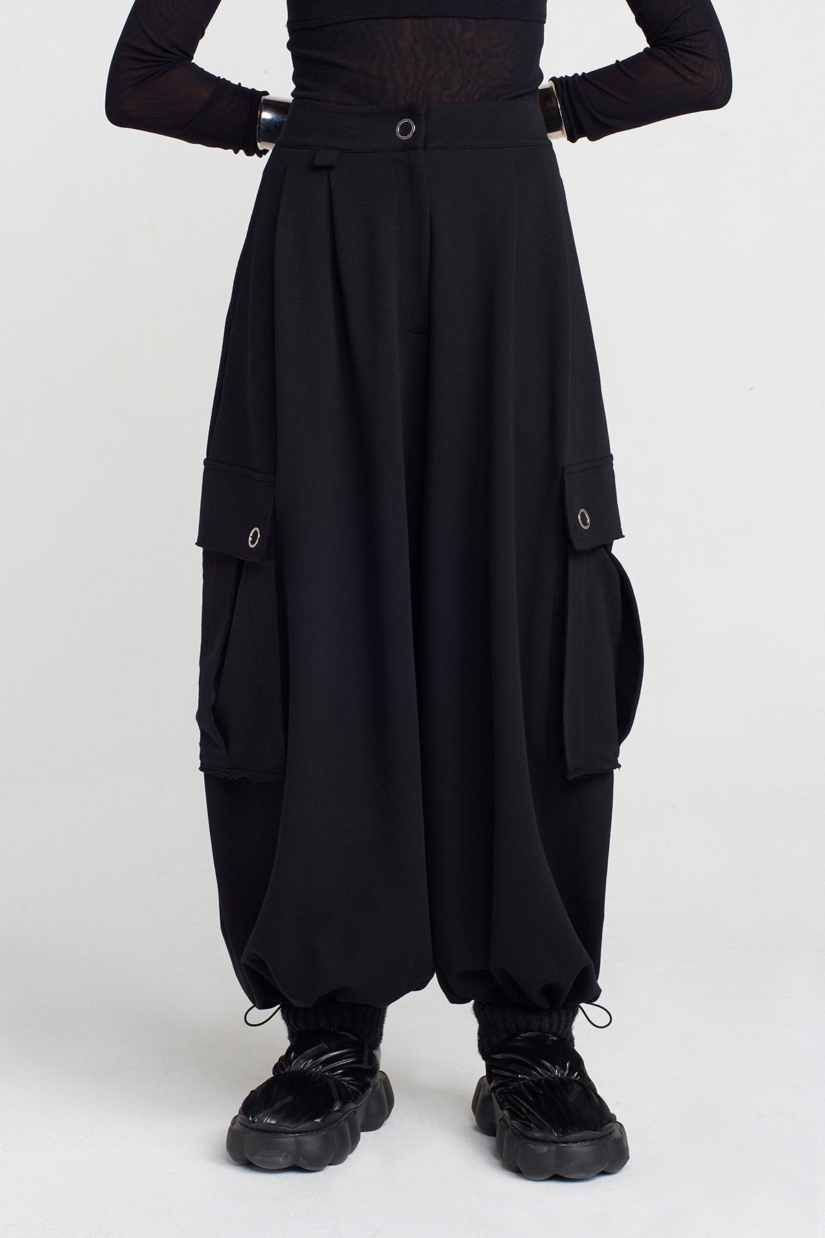 Siyah Paçaları Büzülen, Cepli Pantolon-K253013025