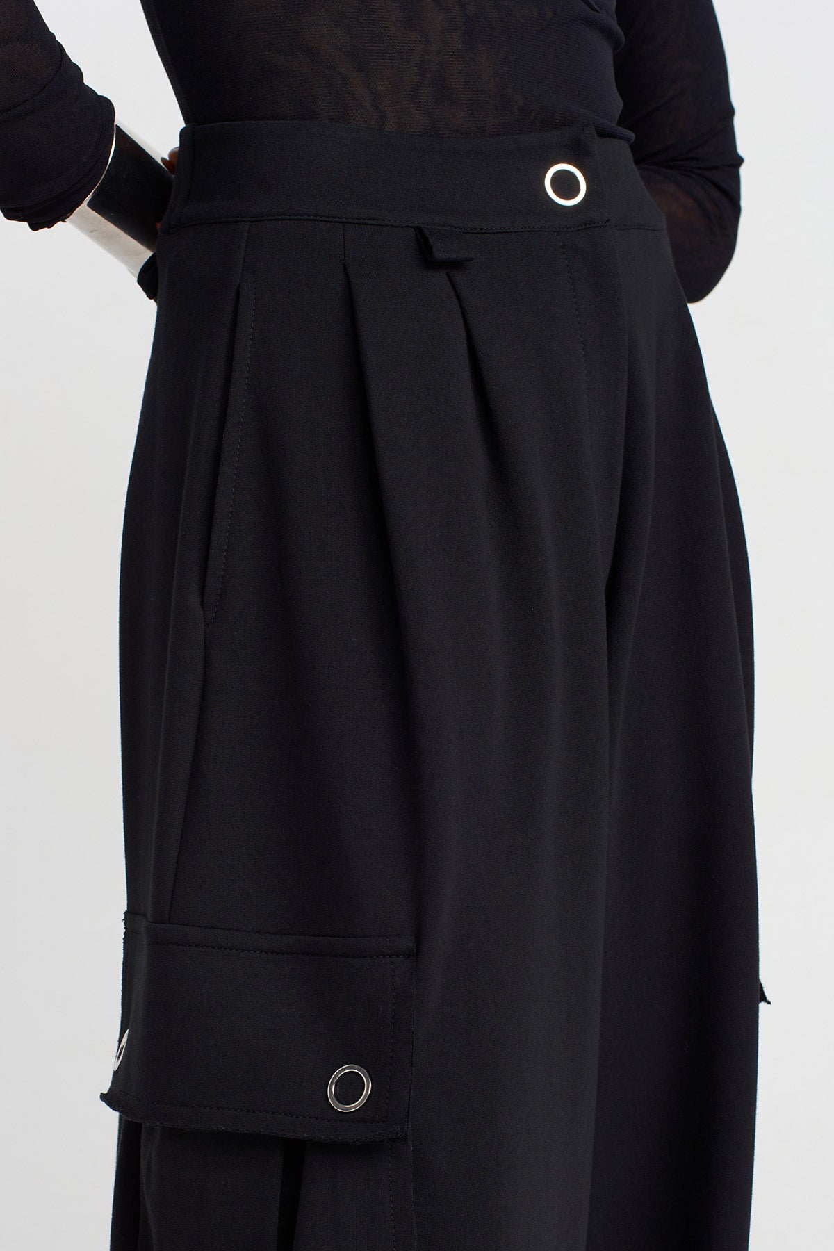 Siyah Paçaları Büzülen, Cepli Pantolon-K253013025