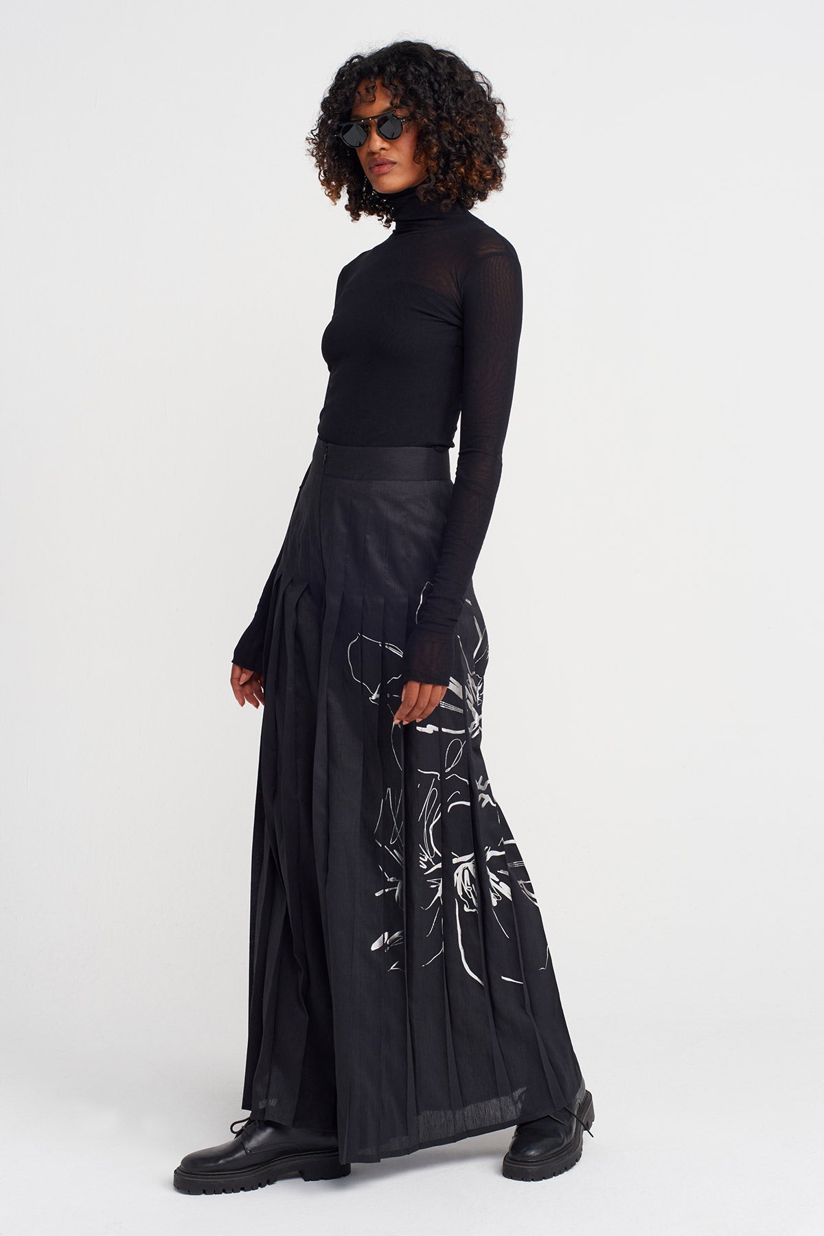 Siyah/Silver Baskılı Bol Pileli Pantolon-K253013047