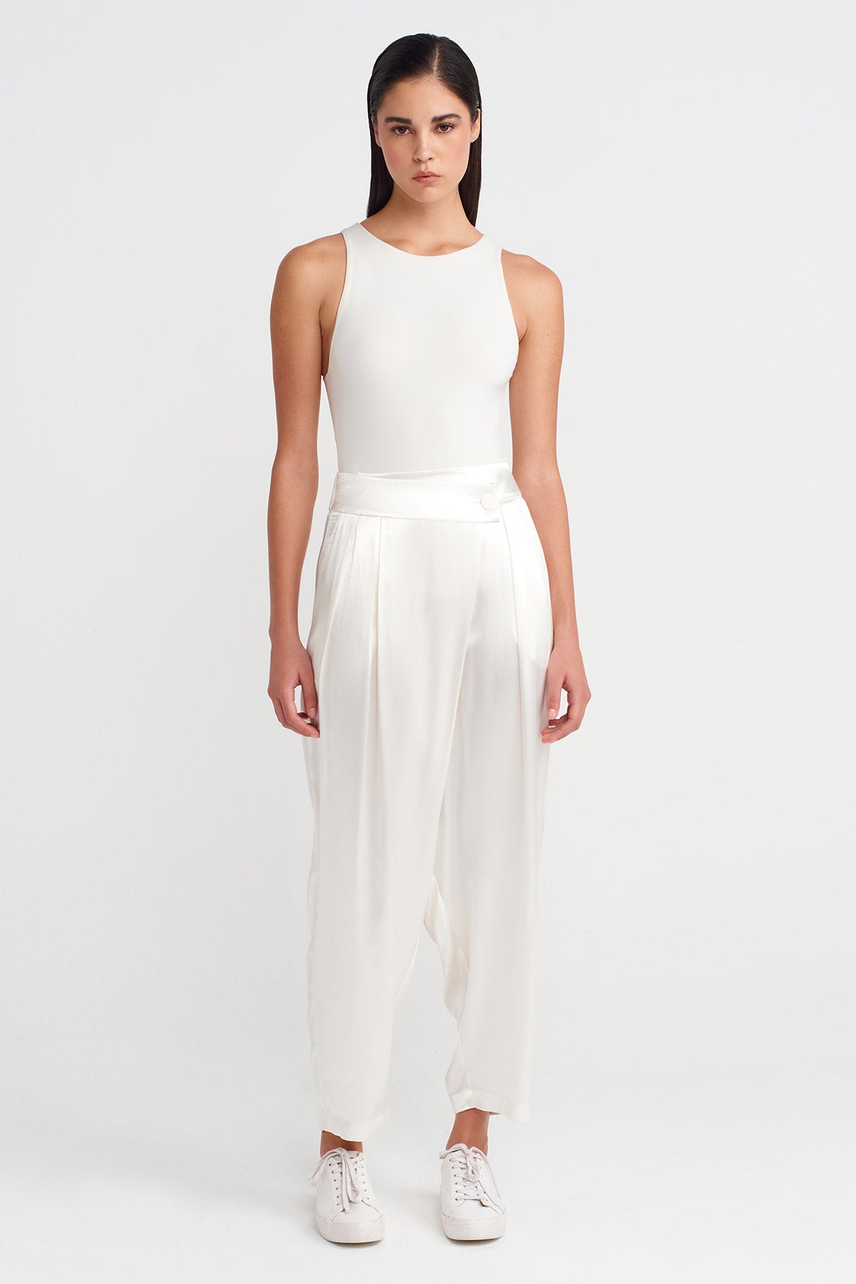 شالوار ساتان أبيض فاتح مزدوج الصدر - K253013063