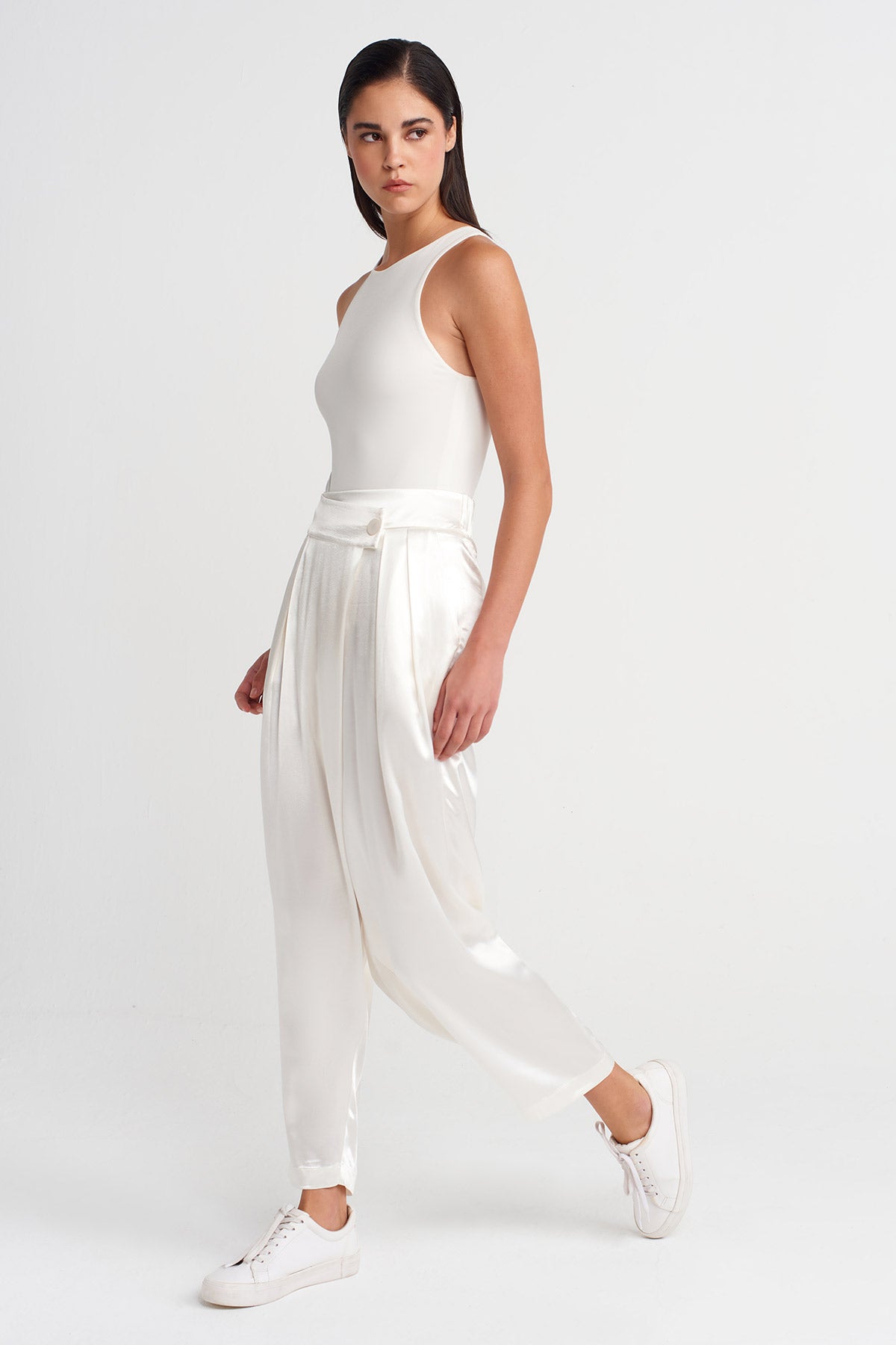 شالوار ساتان أبيض فاتح مزدوج الصدر - K253013063