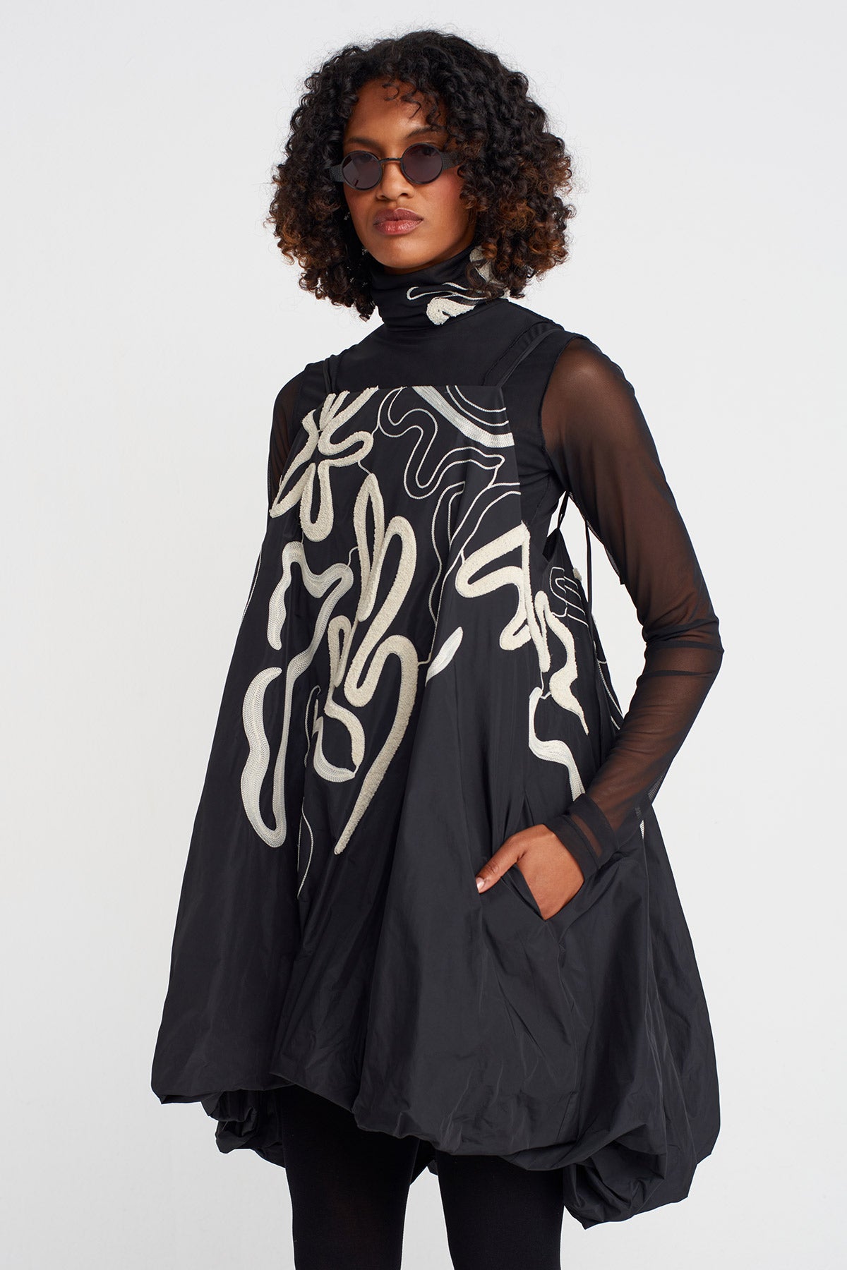 Black-Natur Embroidered Straped Taffeta Balloon Dress-K254014022