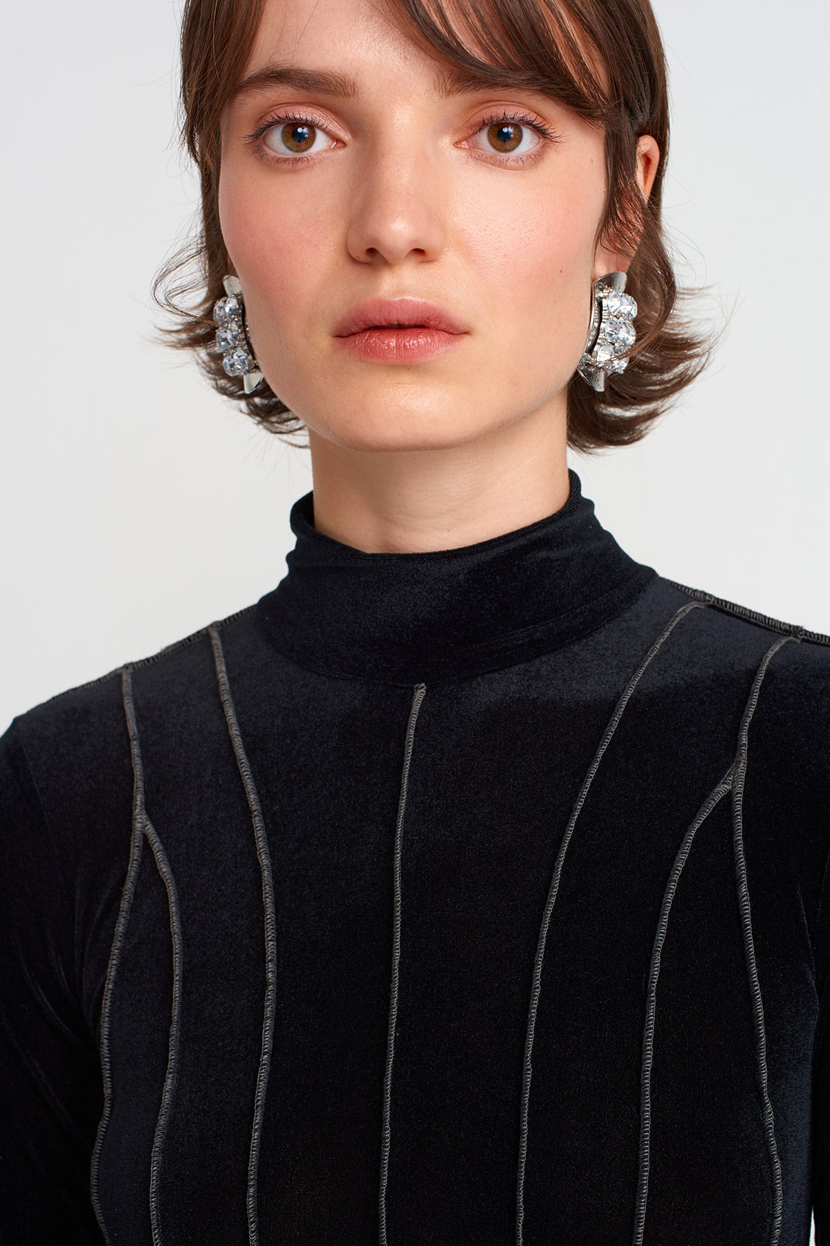 Siyah Dikiş Detaylı Uzun Kadife Elbise-K254014032