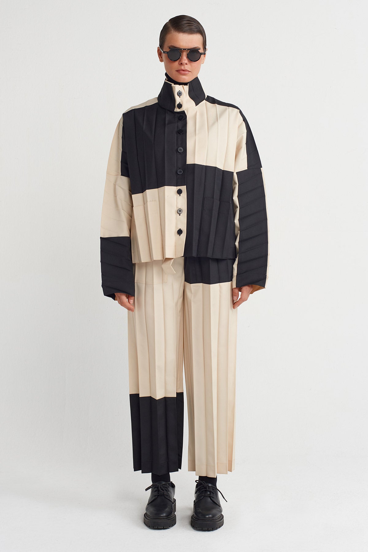 Natur/Black Color Block Pleated Jacket-K255015006