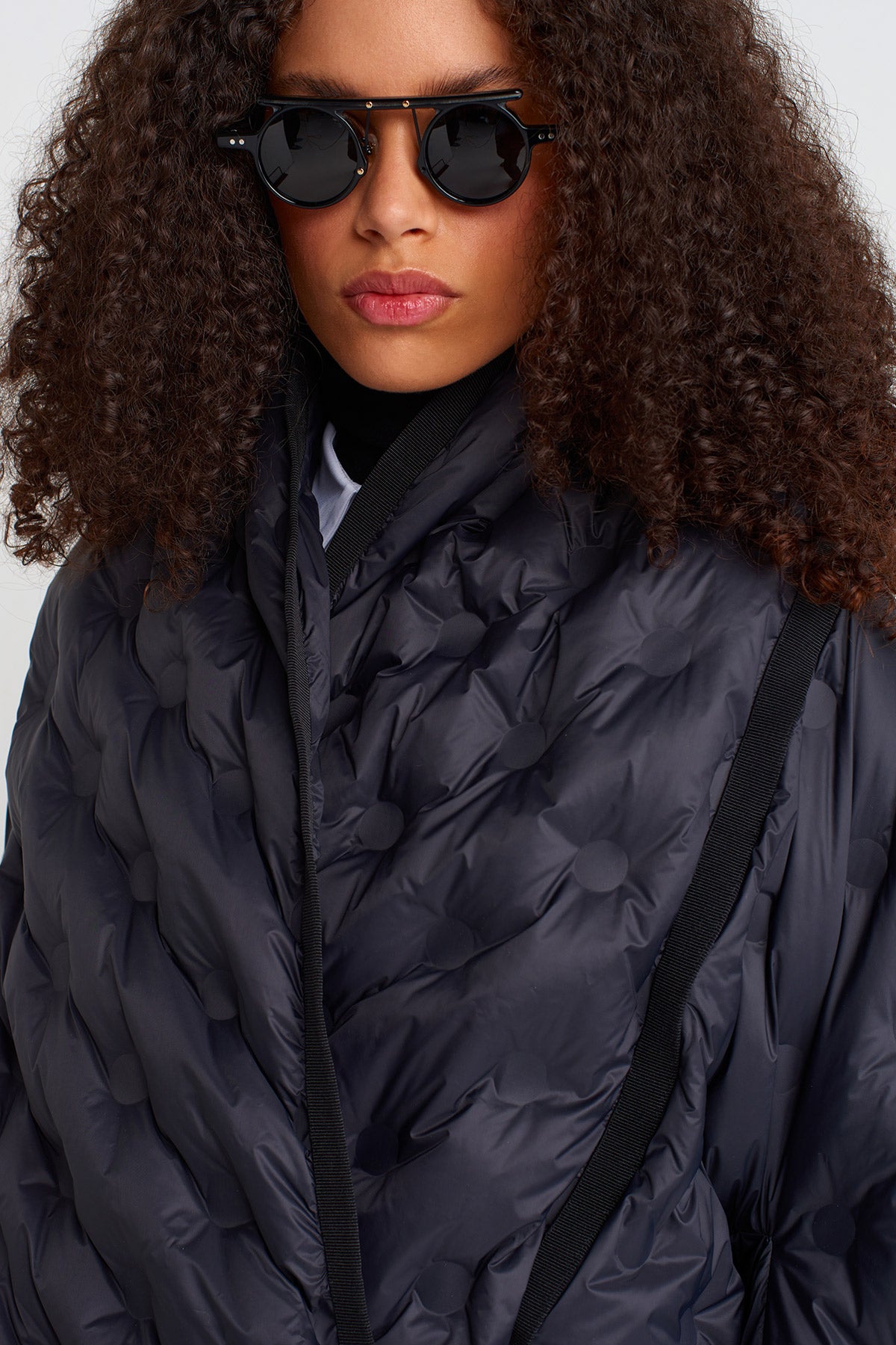 جاكيت بومبر قصير مبطن باللون الأسود - K255015046