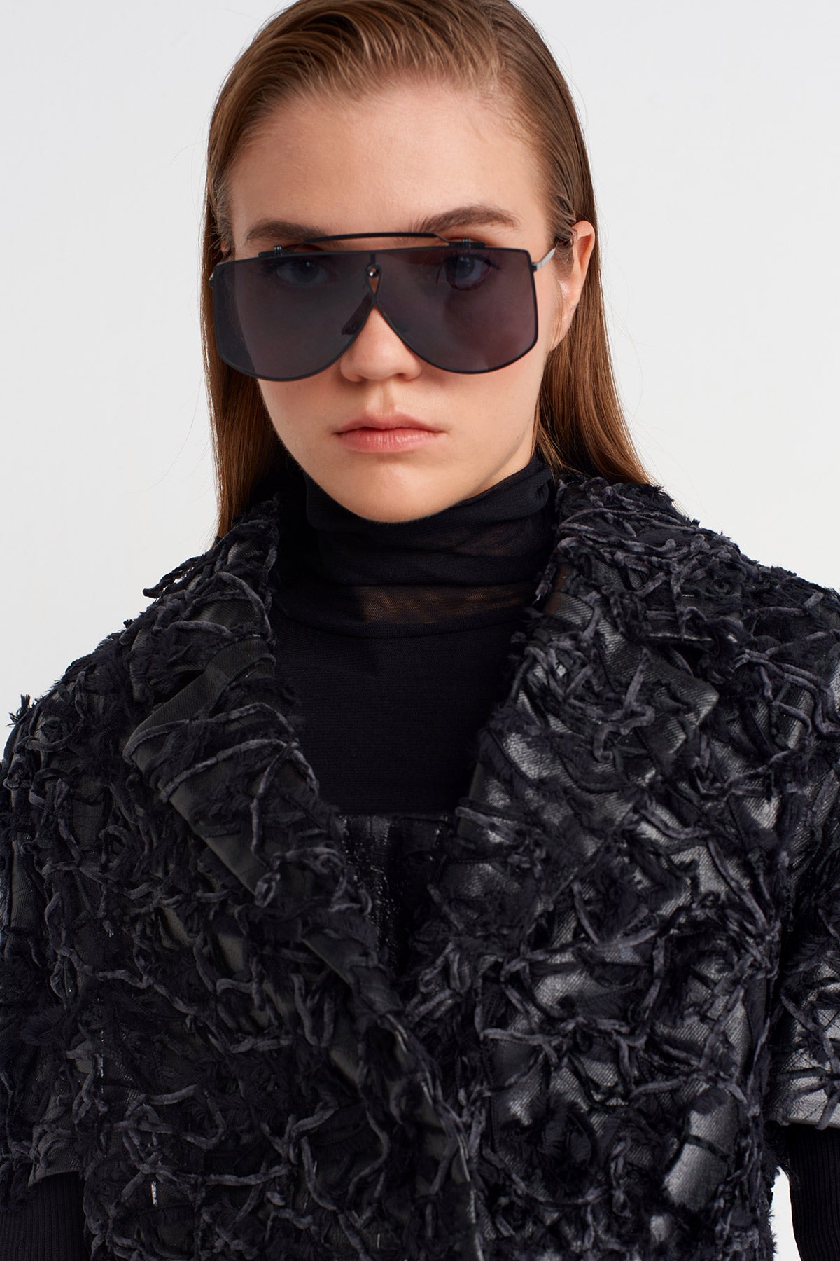 Siyah Doku Detaylı Crop Ceket-K255015055