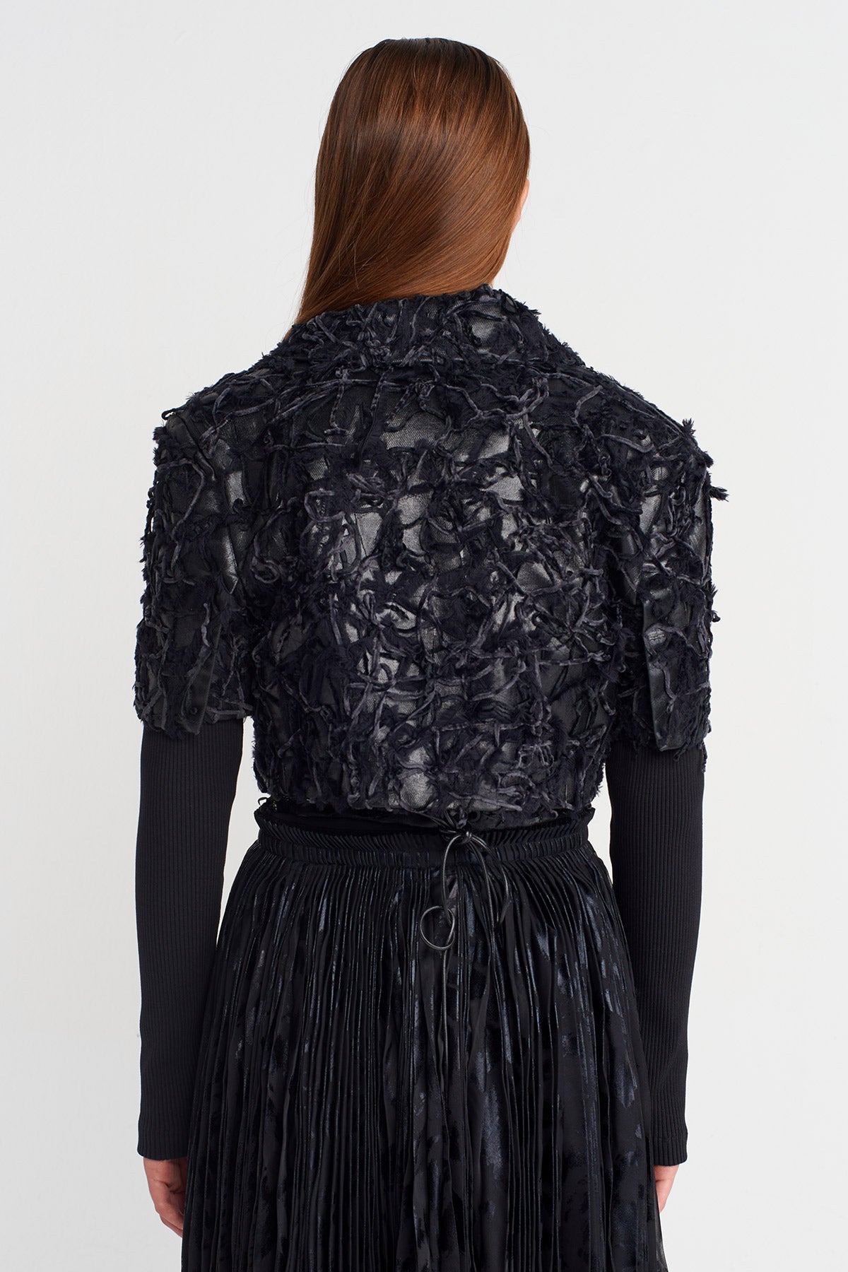 Siyah Doku Detaylı Crop Ceket-K255015055