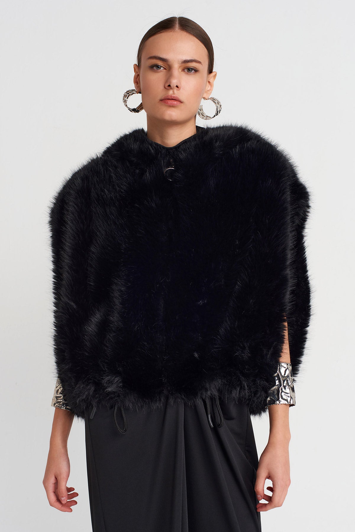 Siyah Vegan Kürk Kapüşonlu Yelek-K255015098