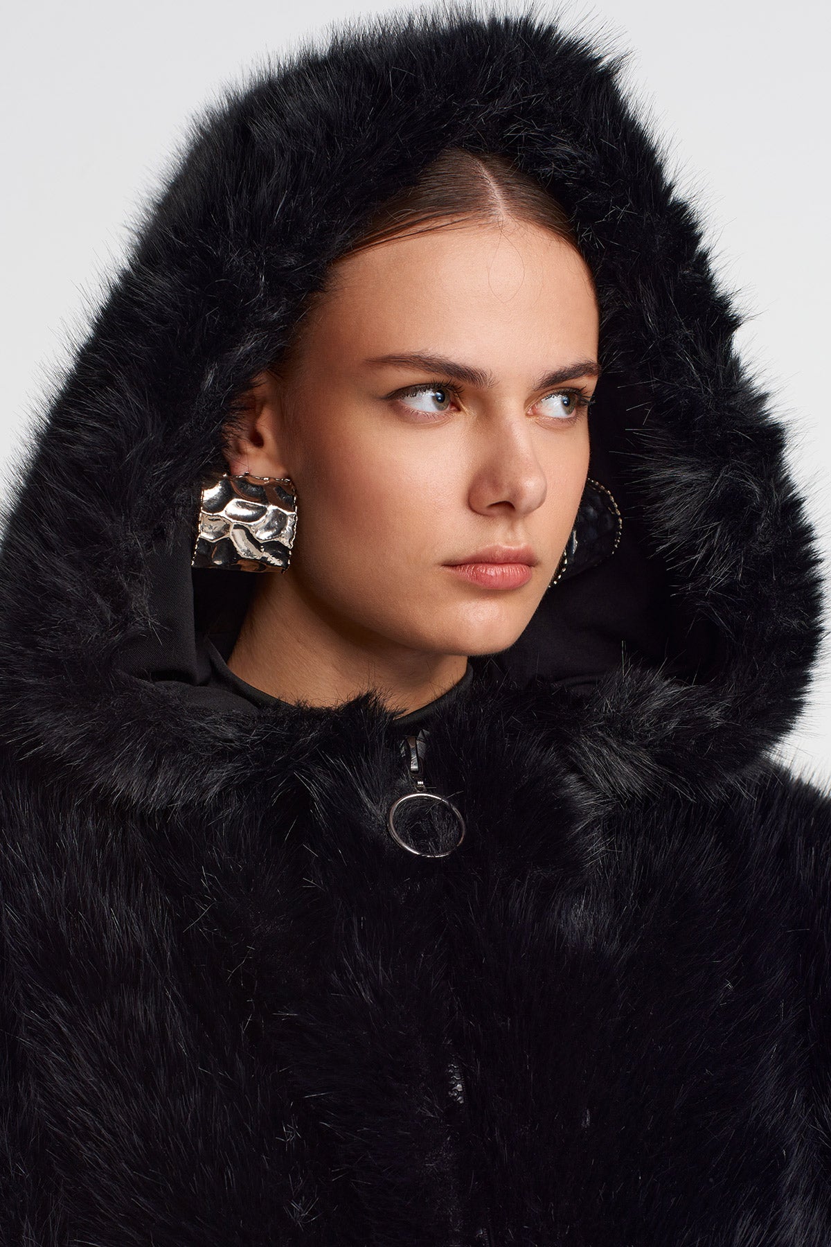 Siyah Vegan Kürk Kapüşonlu Yelek-K255015098