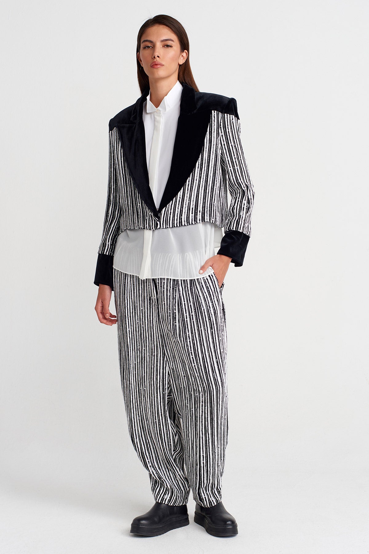 Black/White Velvet Collar Beaded Short Jacket-K255015099