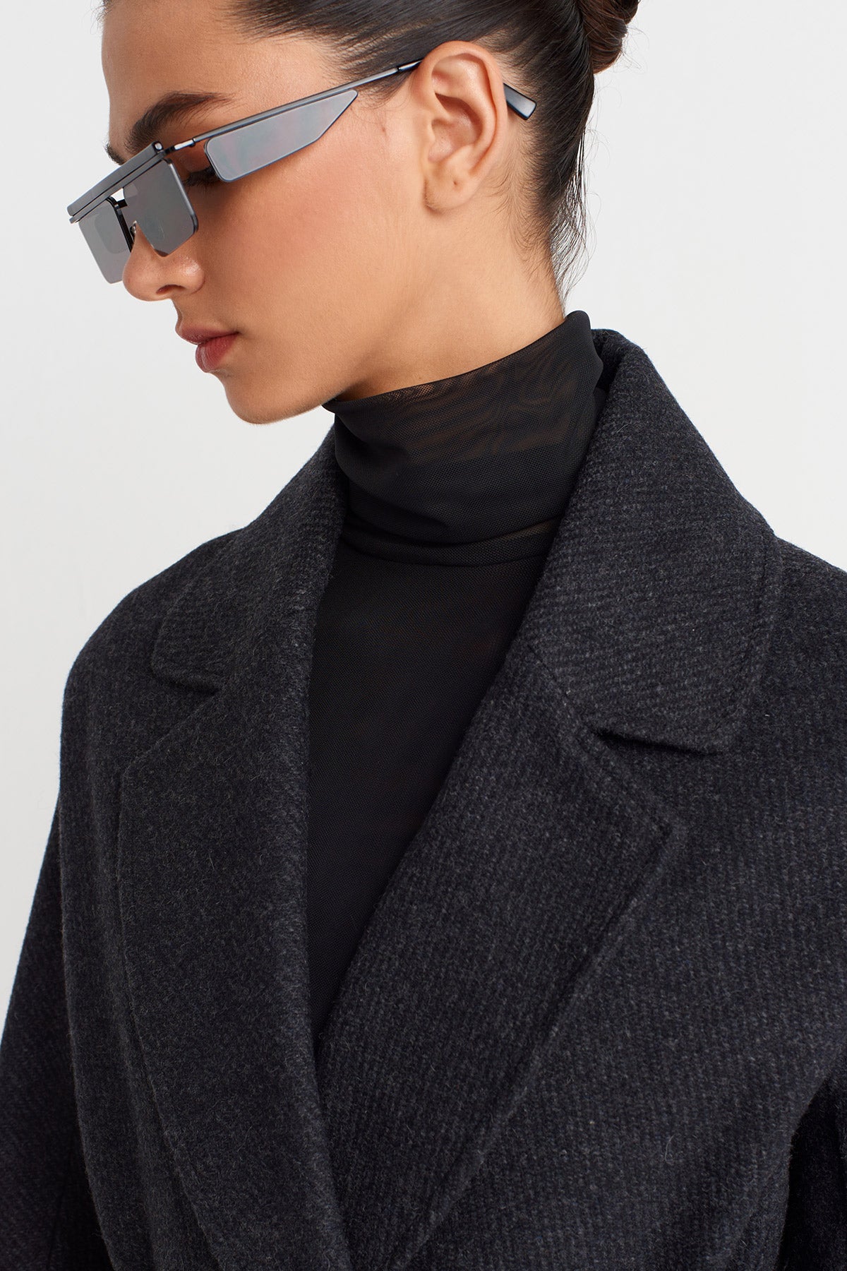 Siyah/Beyaz Belden Bağlamalı Uzun Kaban-K257017010