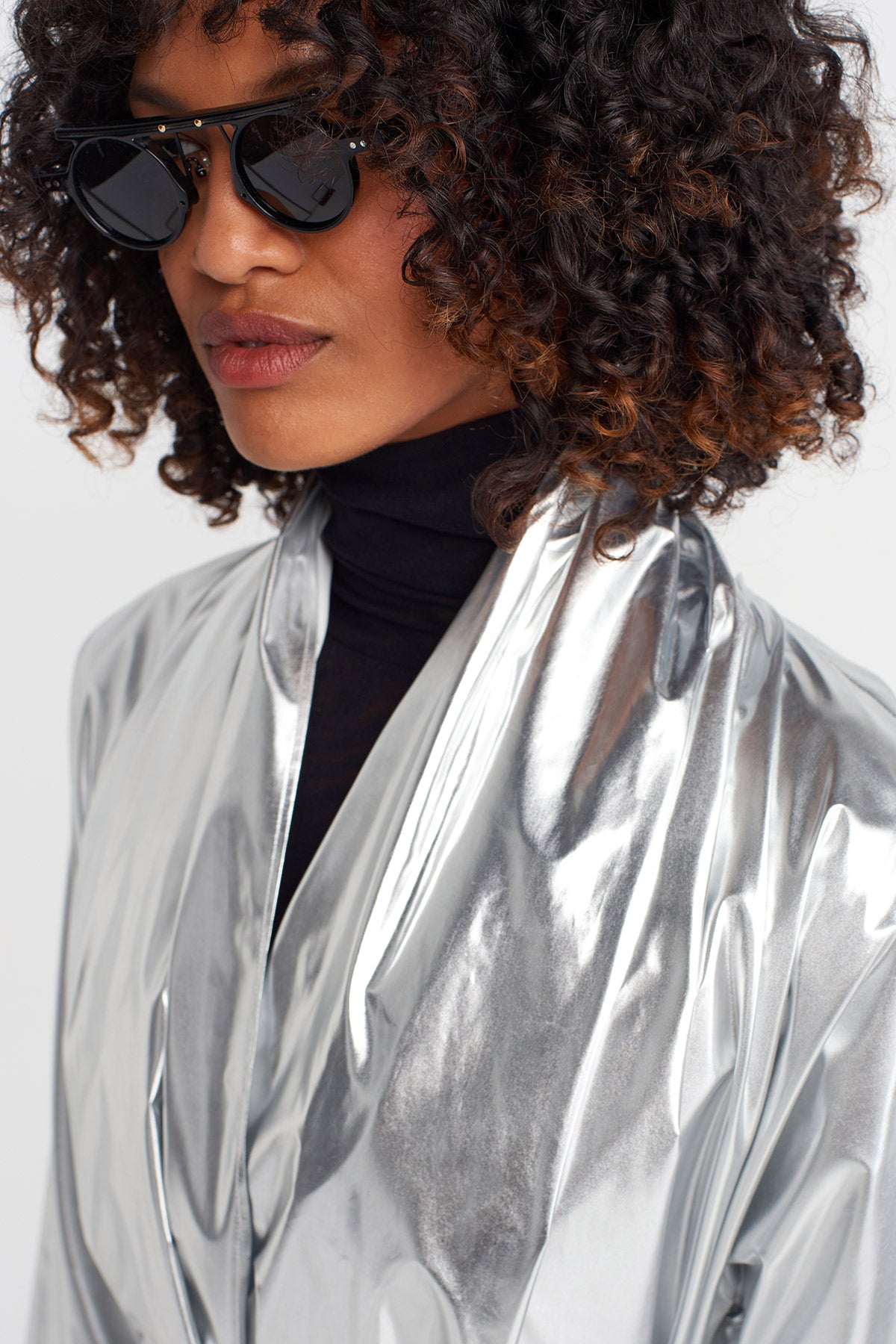 Gümüş Parlak Kuşaklı Trenç Ceket-K257017012