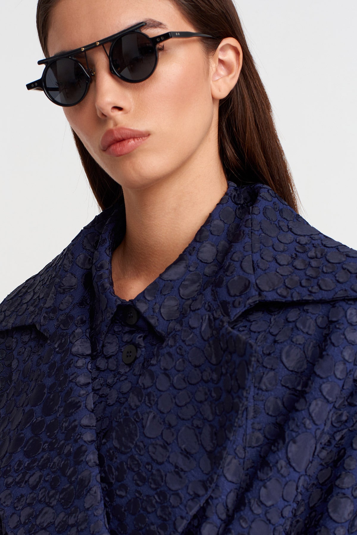 معطف ترنش كبير الحجم بحزام من الجاكار أرجواني اللون - K257017019