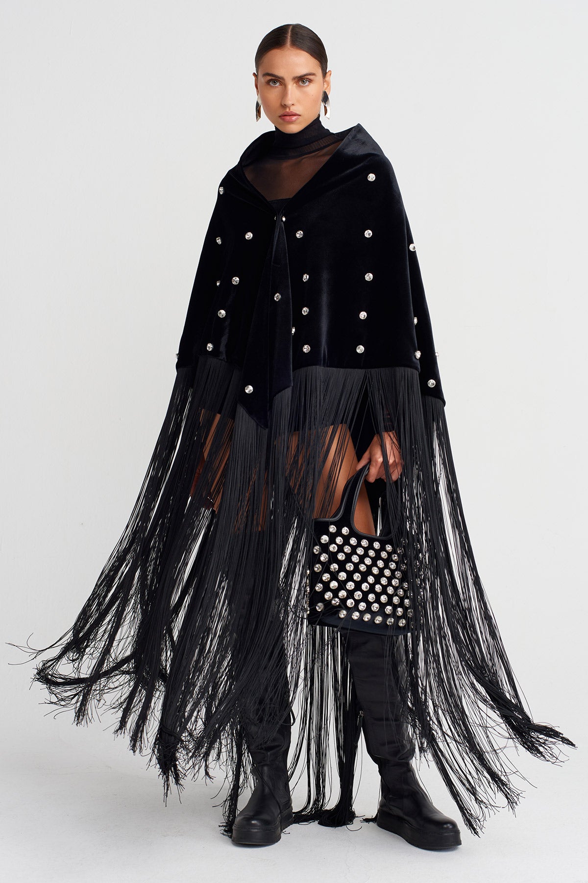 حقيبة يد مخملية مطرزة بالحجر الأسود - K258018024