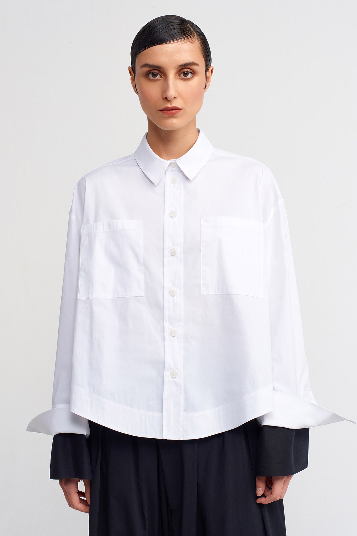 Beyaz / Siyah Manşeti Farklı Renk Oversize Gömlek-Y241011027
