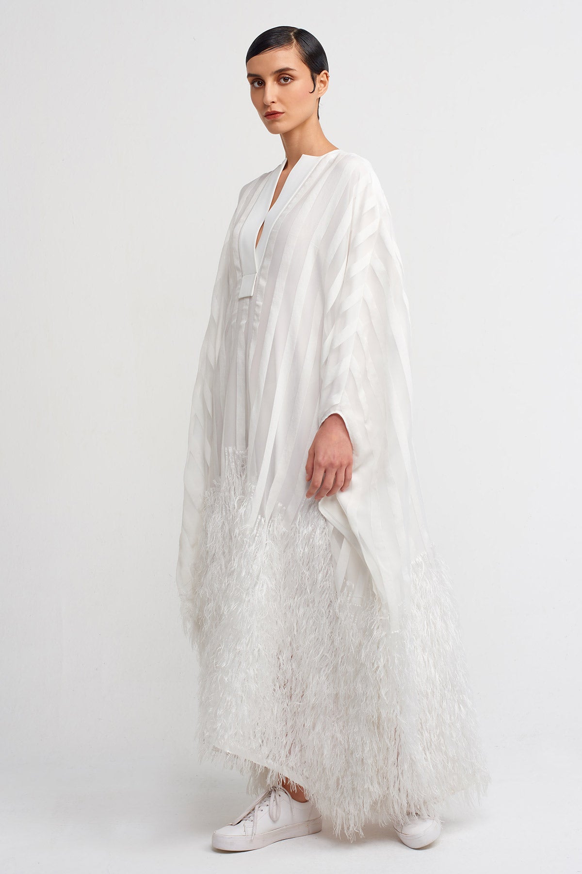 Kırık Beyaz Etek Uçları Tüylü Uzun Kaftan Elbise-Y244014035