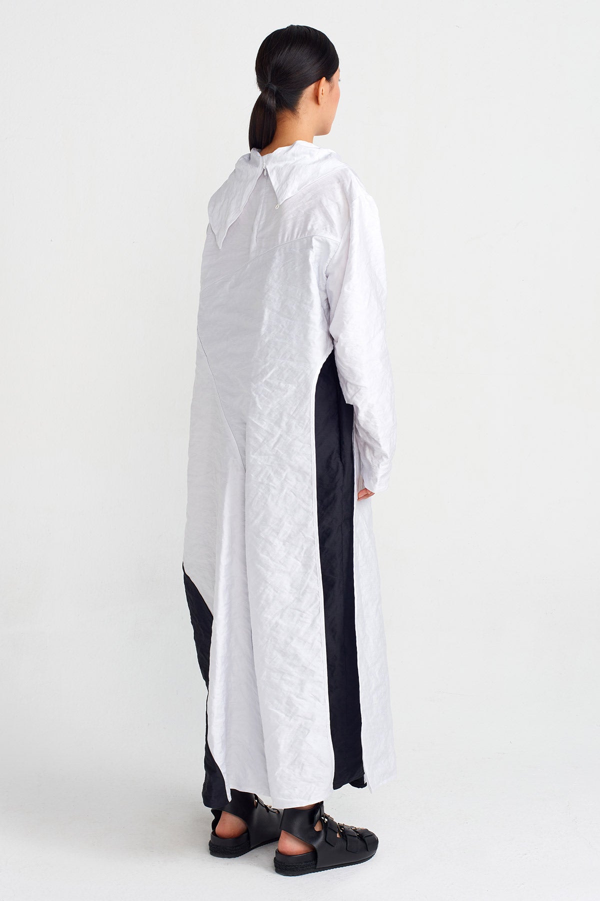 Beyaz / Siyah Uzun Kol Asimetrik Dikimli Uzun Elbise-Y244014041