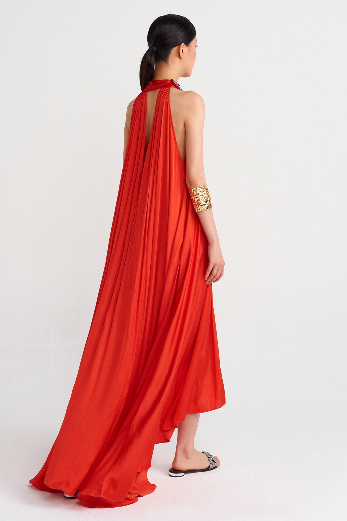 Kırmızı Yakası İşlemeli Saten Uzun Şık Elbise-Y244014123