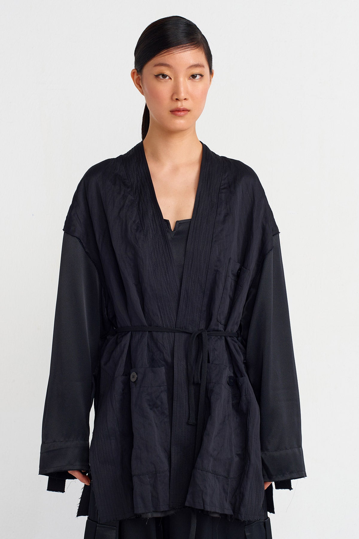 Siyah Çift Kumaşlı Saten Kimono-Y245015025