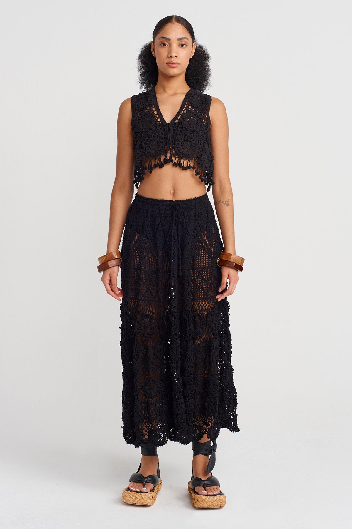 بلوزة محبوكة منقوشة باللون الأسود - Y251011116