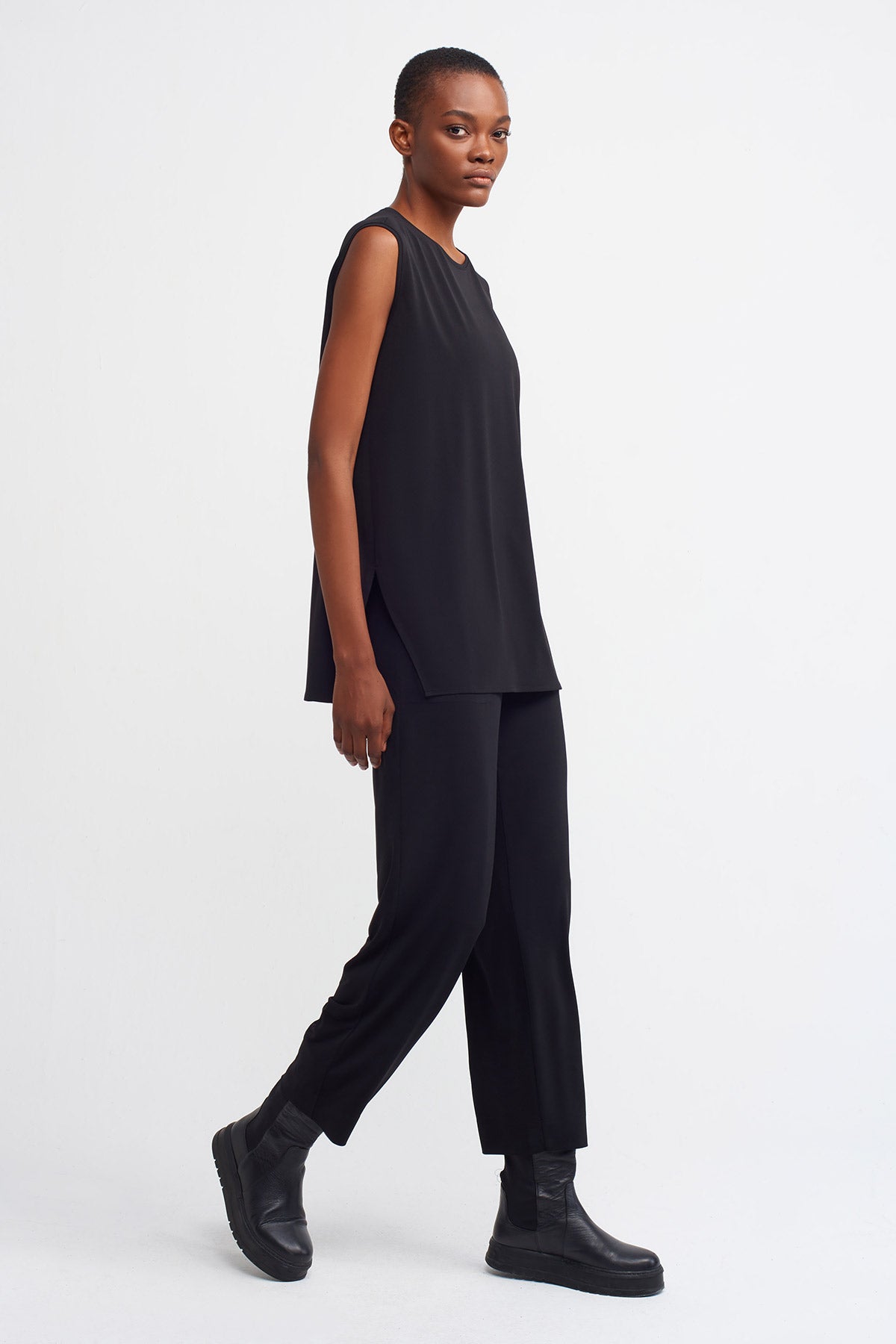 Black Sleeveless Jersey Blouse-Y251011119