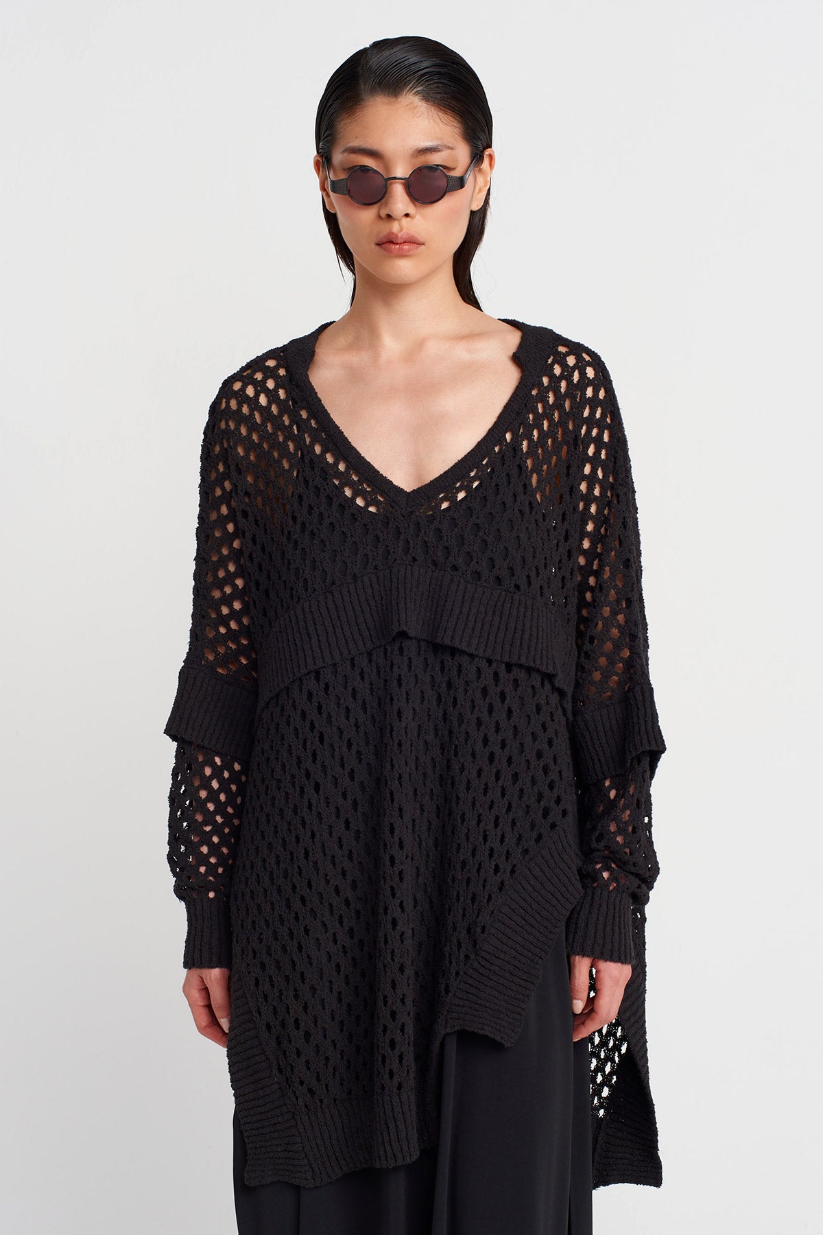 Black Asymmetric Cut Knitted Sweater-Y251011137