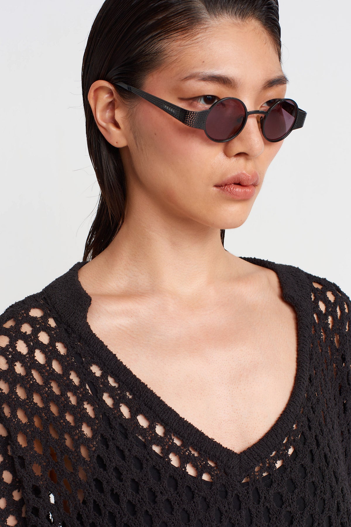 Black Asymmetric Cut Knitted Sweater-Y251011137