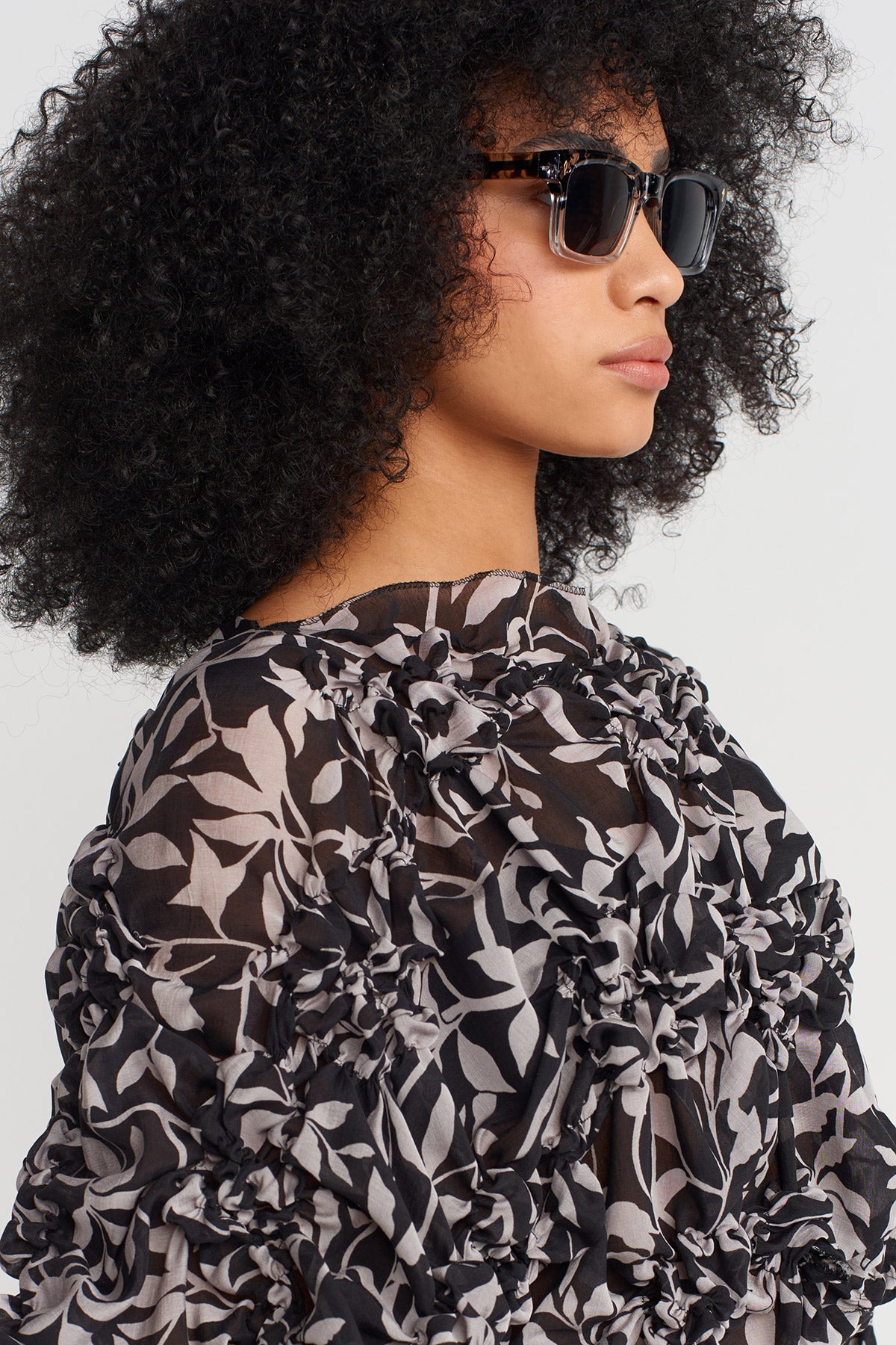 Black/Milk -Y251011184