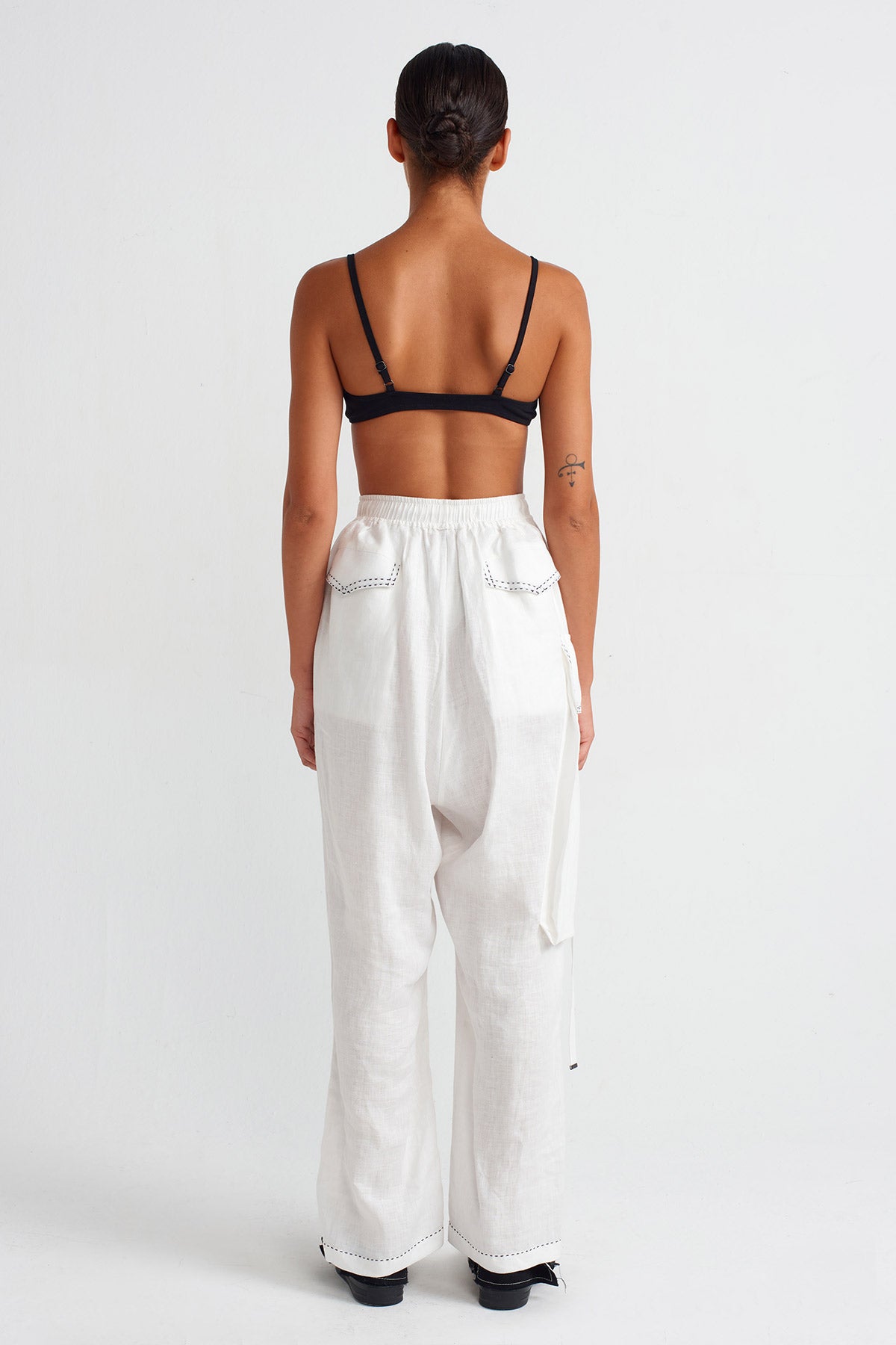 White / Black Contrast Stitched Pocketed Linen Trousers-Y253013009