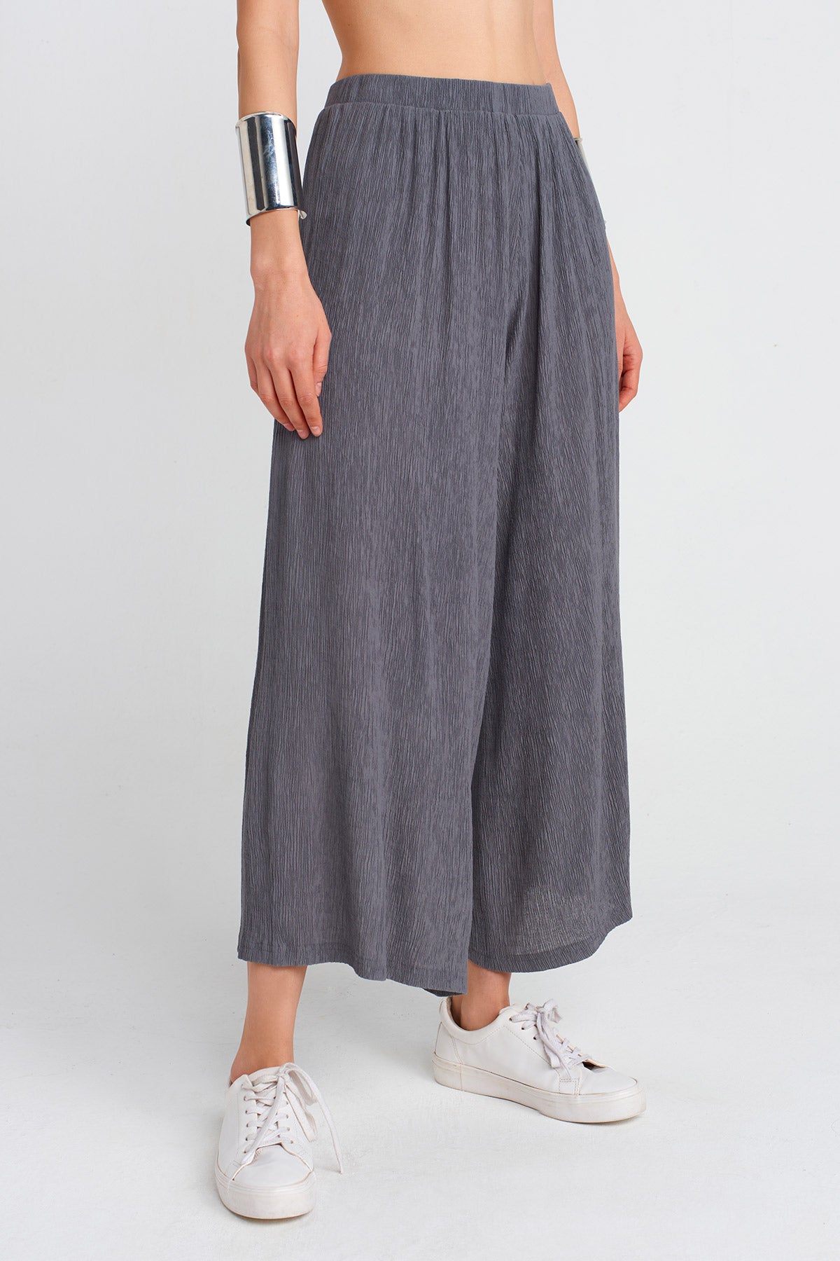 Steel Crinkle Fabric Loose Trousers-Y253013064