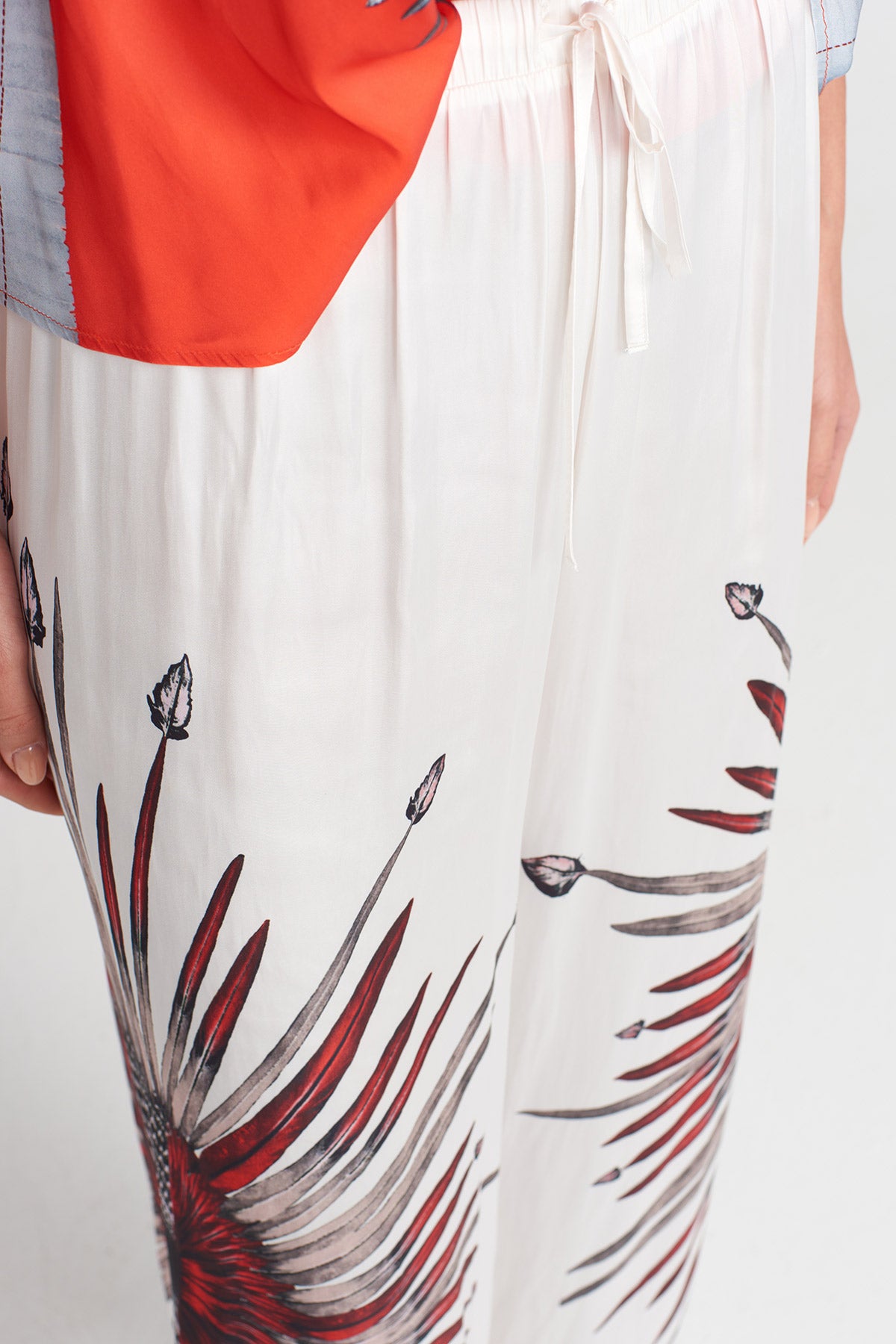 Off White Patterned Satin Trousers-Y253013081