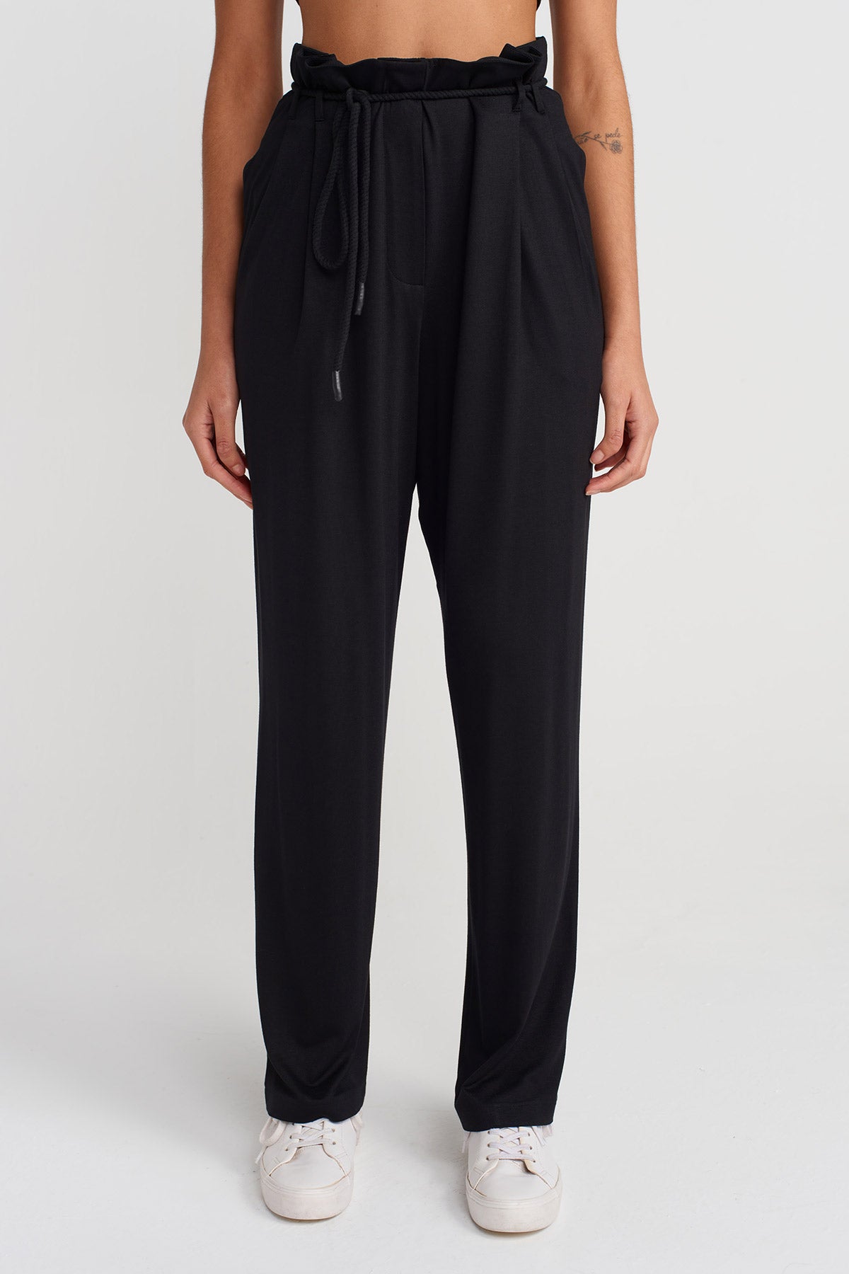 Black Flowy Fabric Wide Trousers-Y253013083