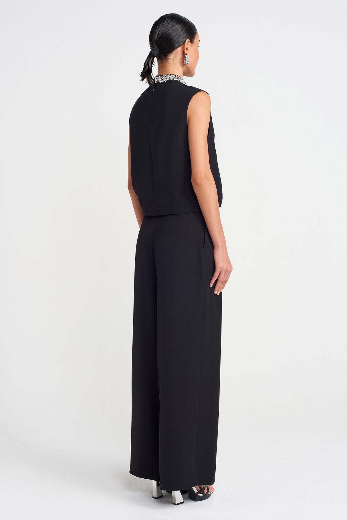 Siyah Önden Yırtmaçlı Bol Pantolon-Y253013084