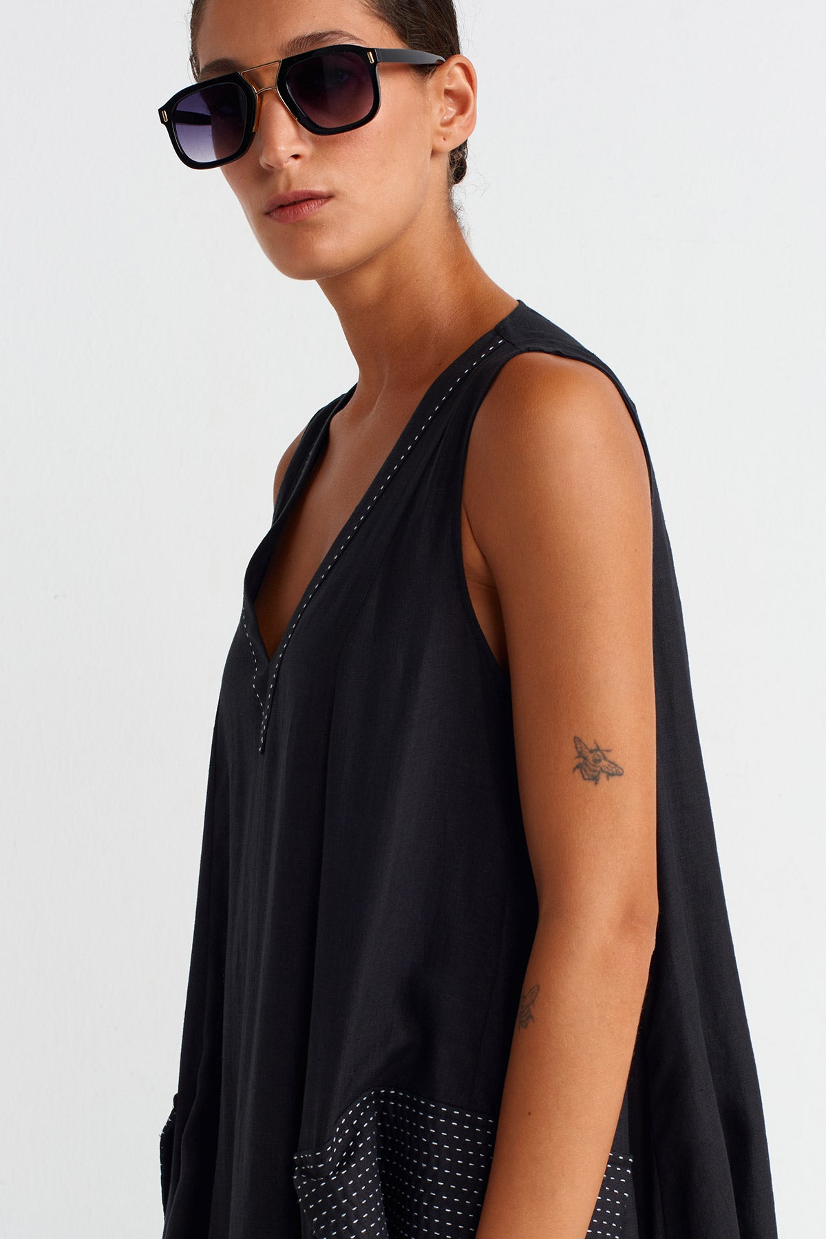 Black / White Contrast Stitched Pocketed Linen Dress-Y254014021