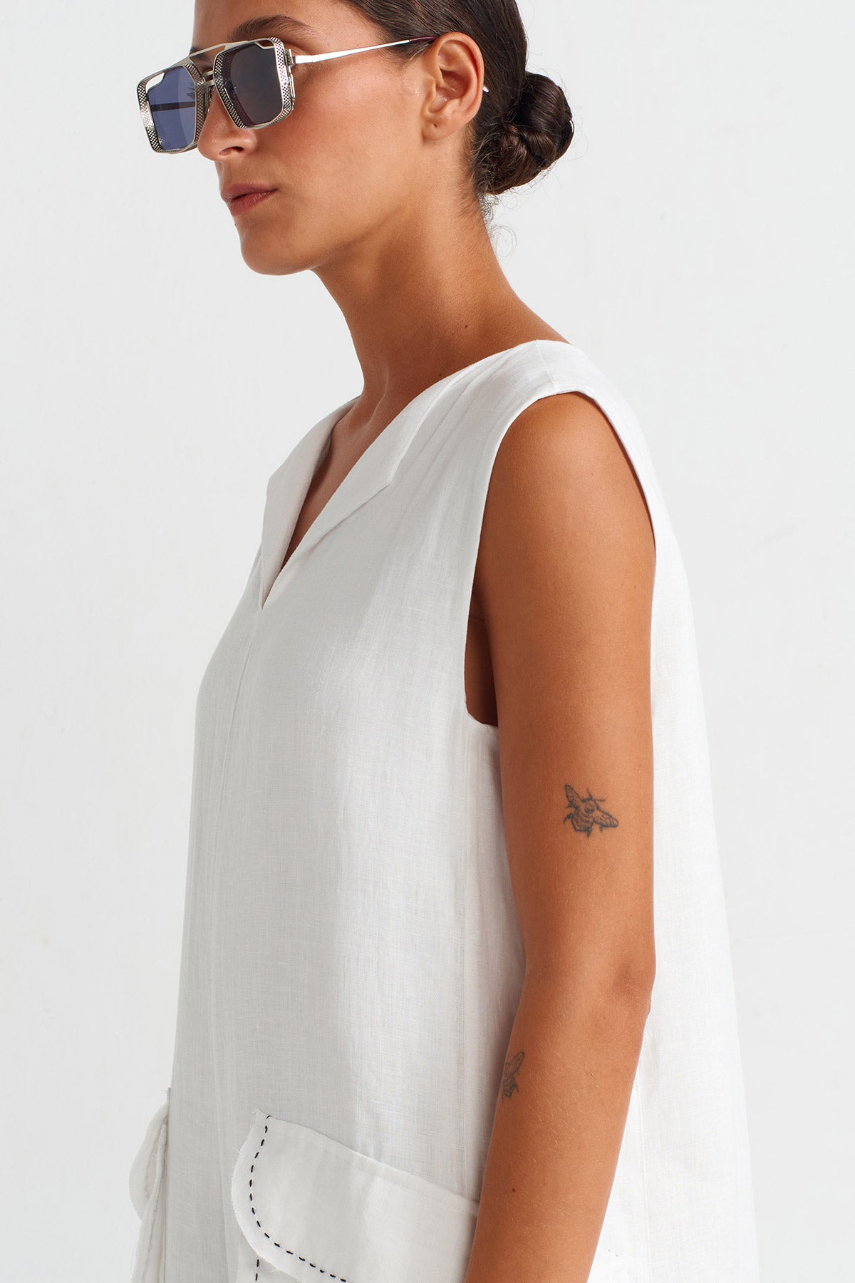 White / Black Contrast Stitched Pocketed Linen Overalls-Y254014022
