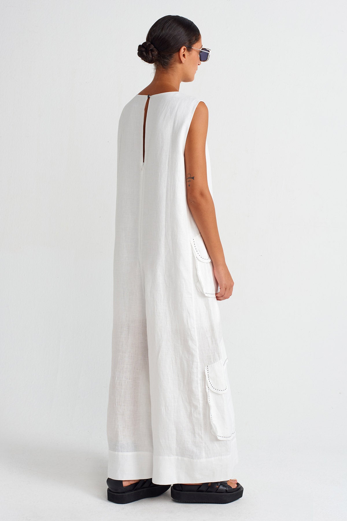 White / Black Contrast Stitched Pocketed Linen Overalls-Y254014022