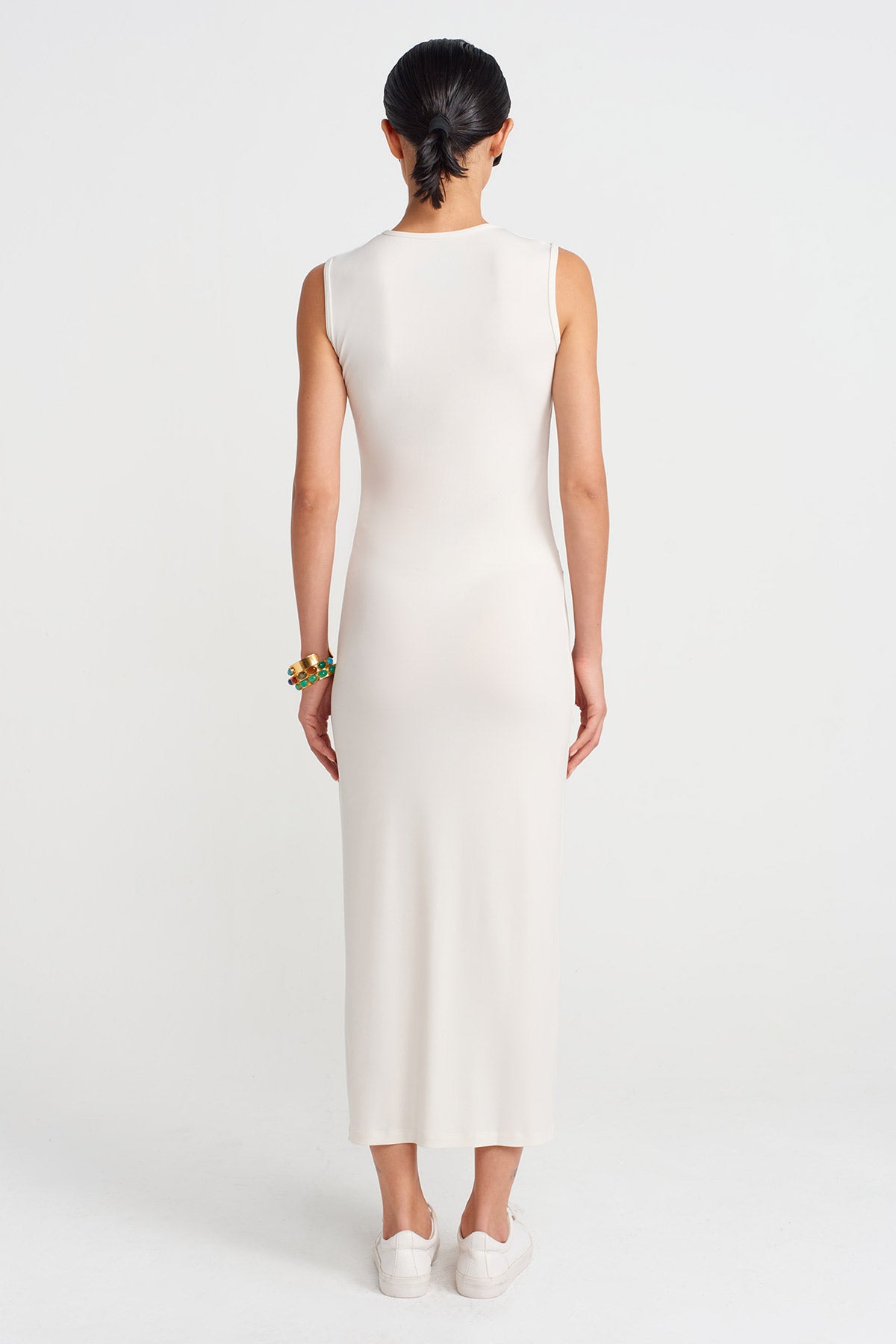 فستان جيرسي طويل سادة بلون البيج الفاتح - Y254014129